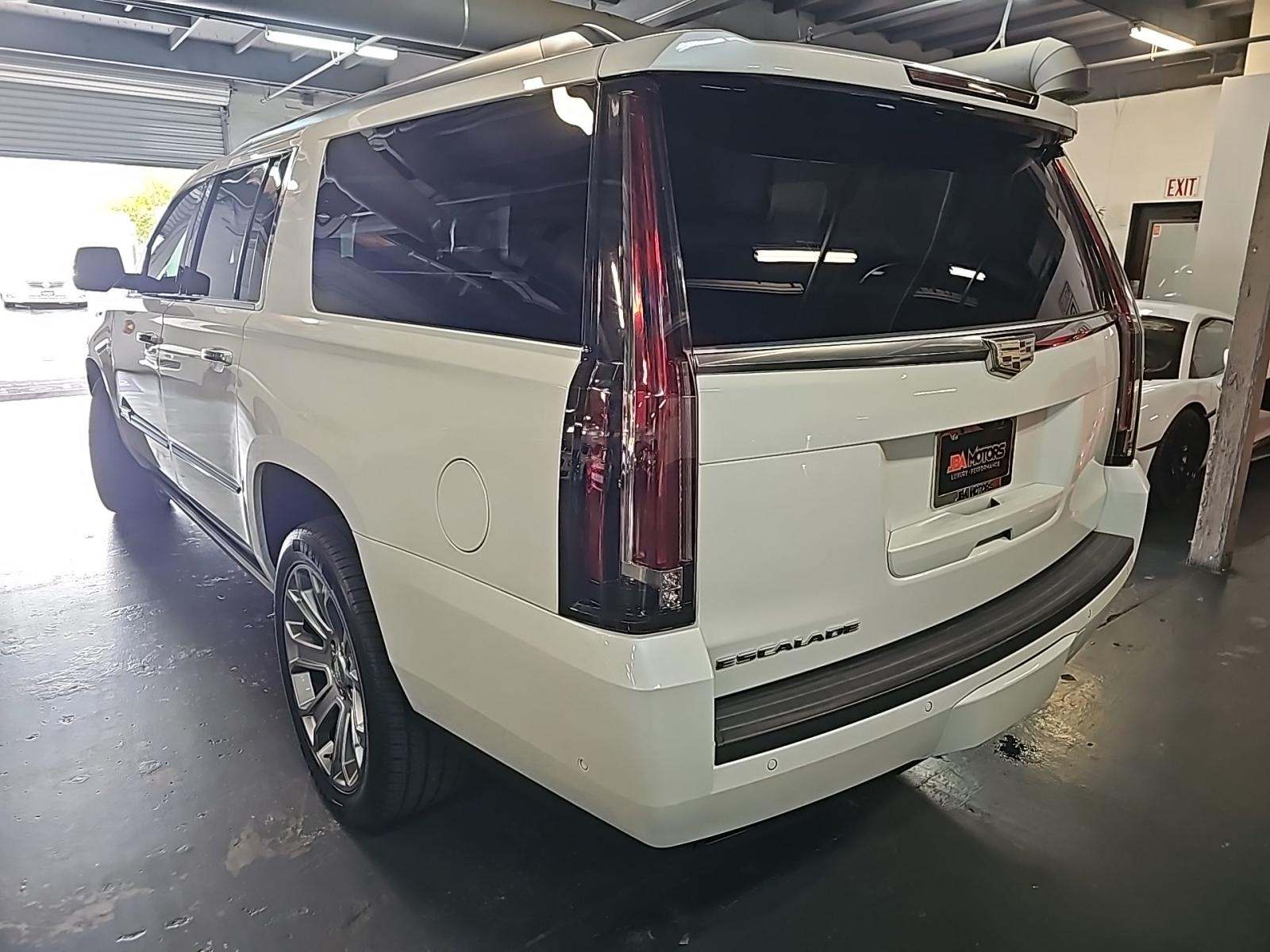 2020 Cadillac Escalade ESV Platinum AWD