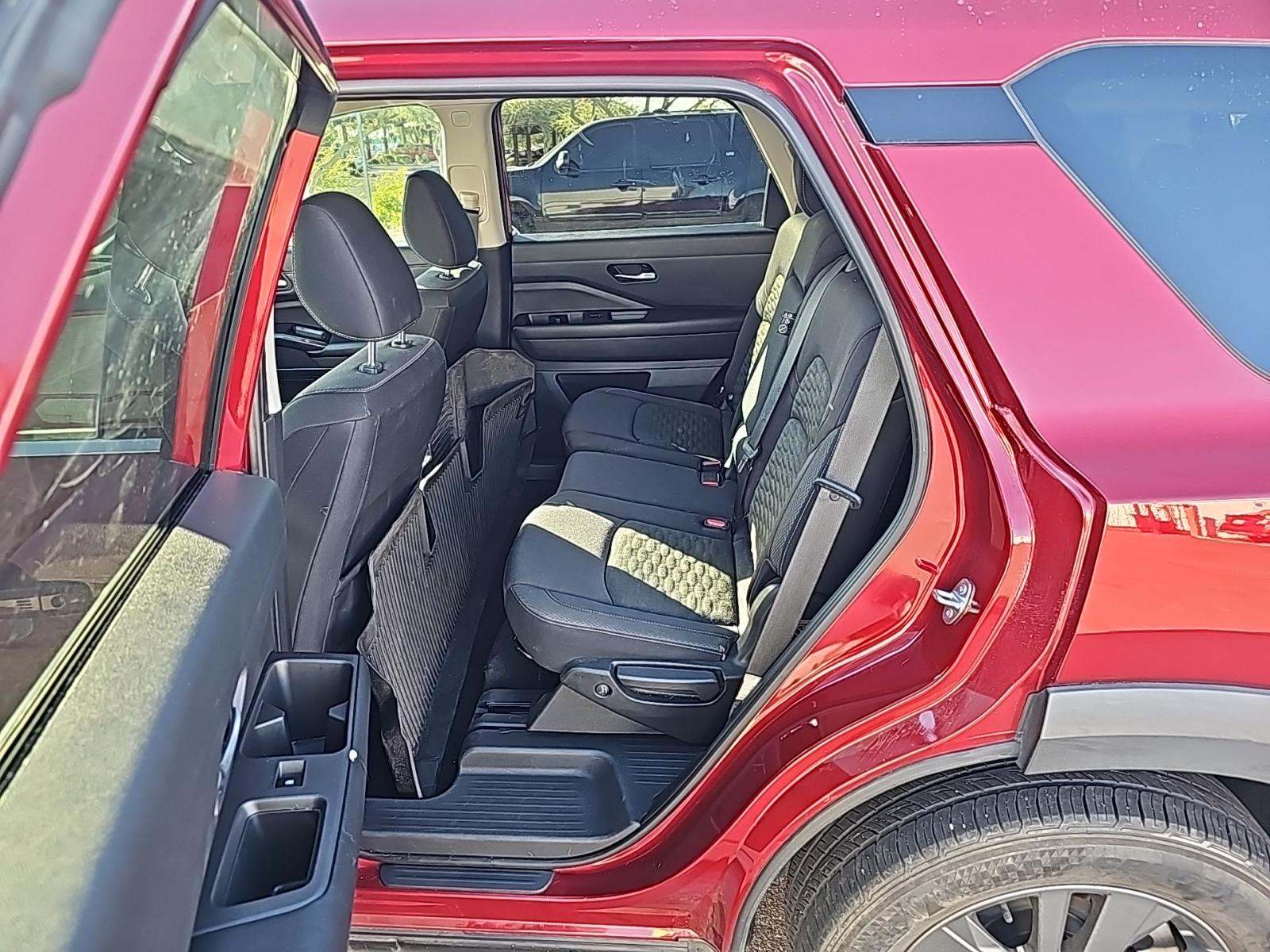 2022 Nissan Pathfinder SV FWD