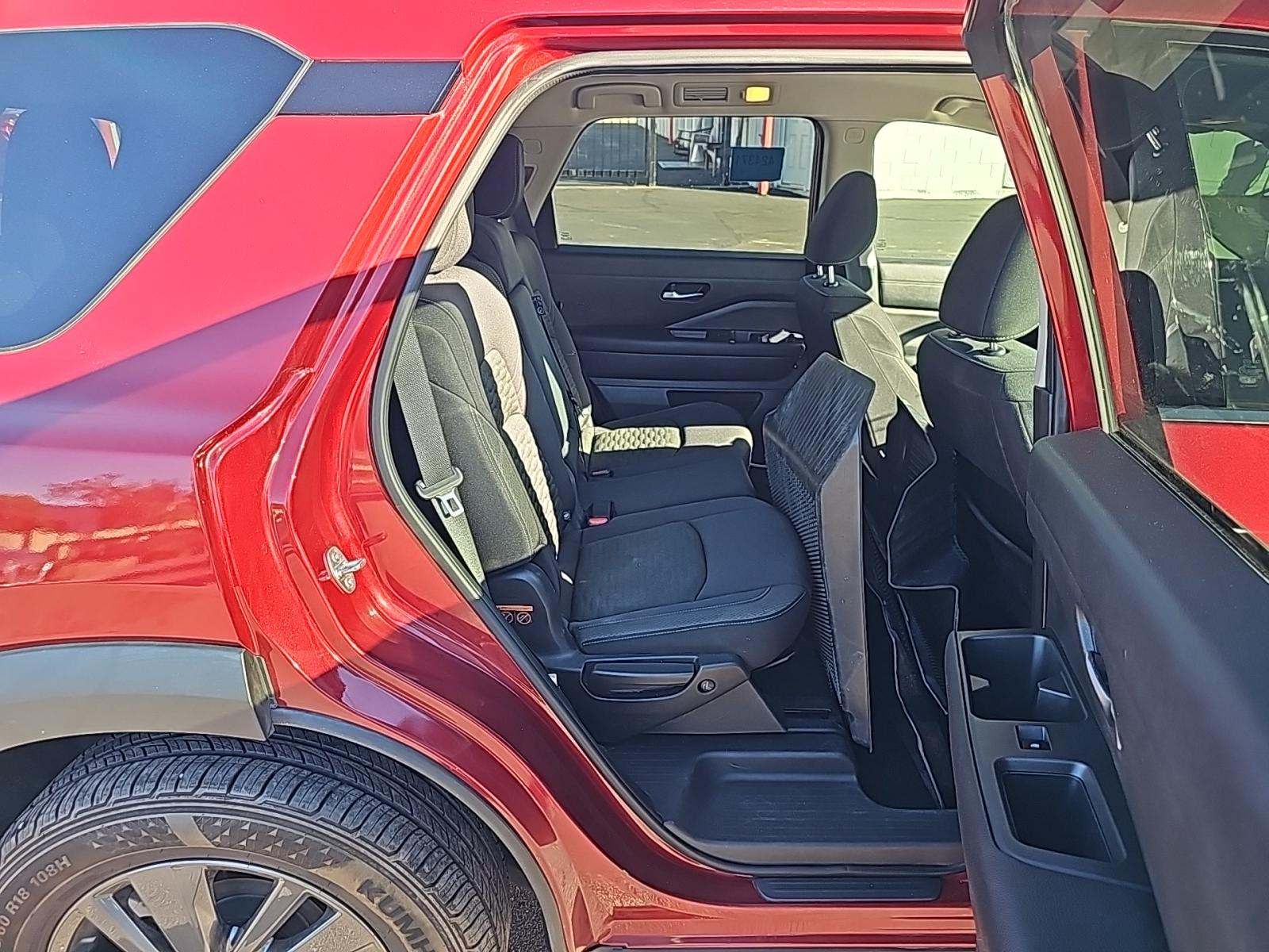 2022 Nissan Pathfinder SV FWD