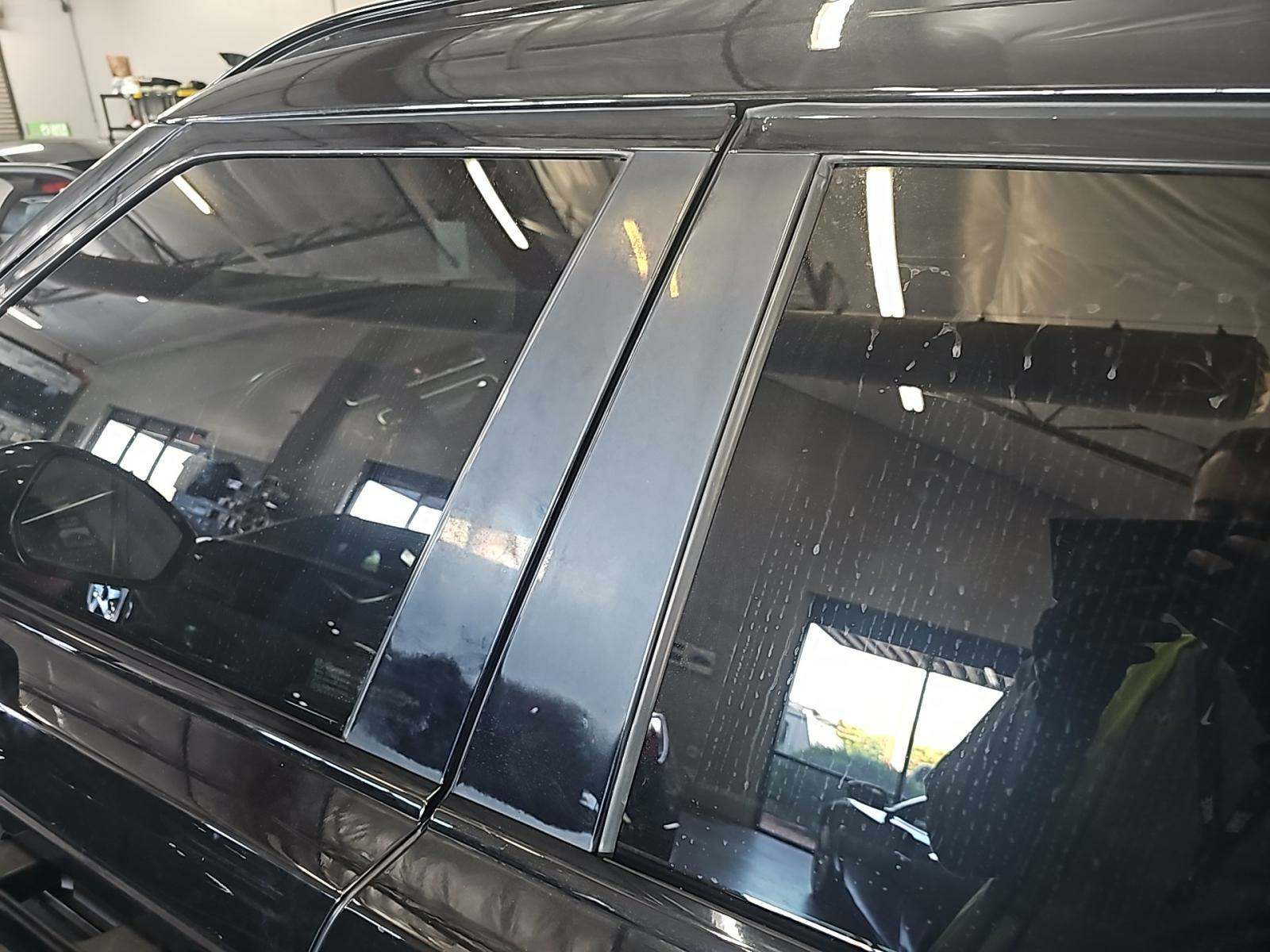 2018 Land Rover Range Rover Velar R-Dynamic SE AWD