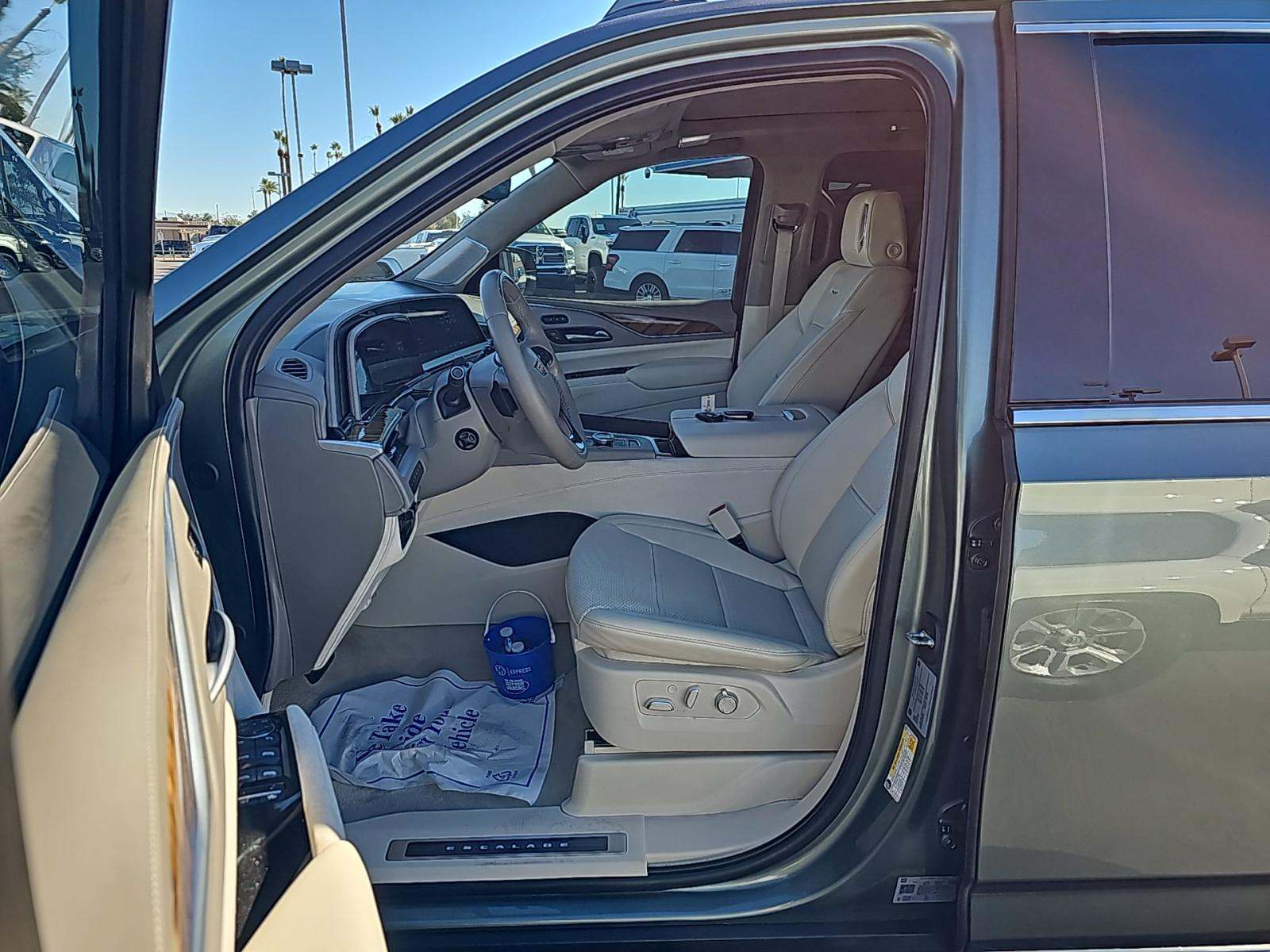 2024 Cadillac Escalade Premium Luxury Platinum AWD