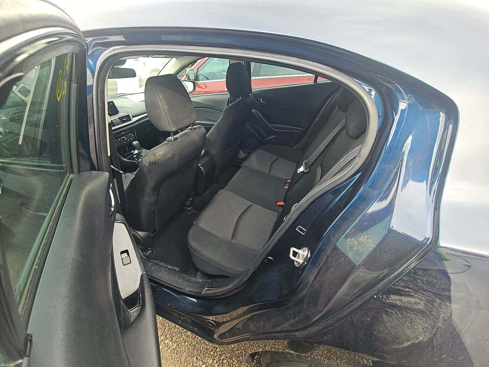 2018 MAZDA MAZDA3 Sport FWD