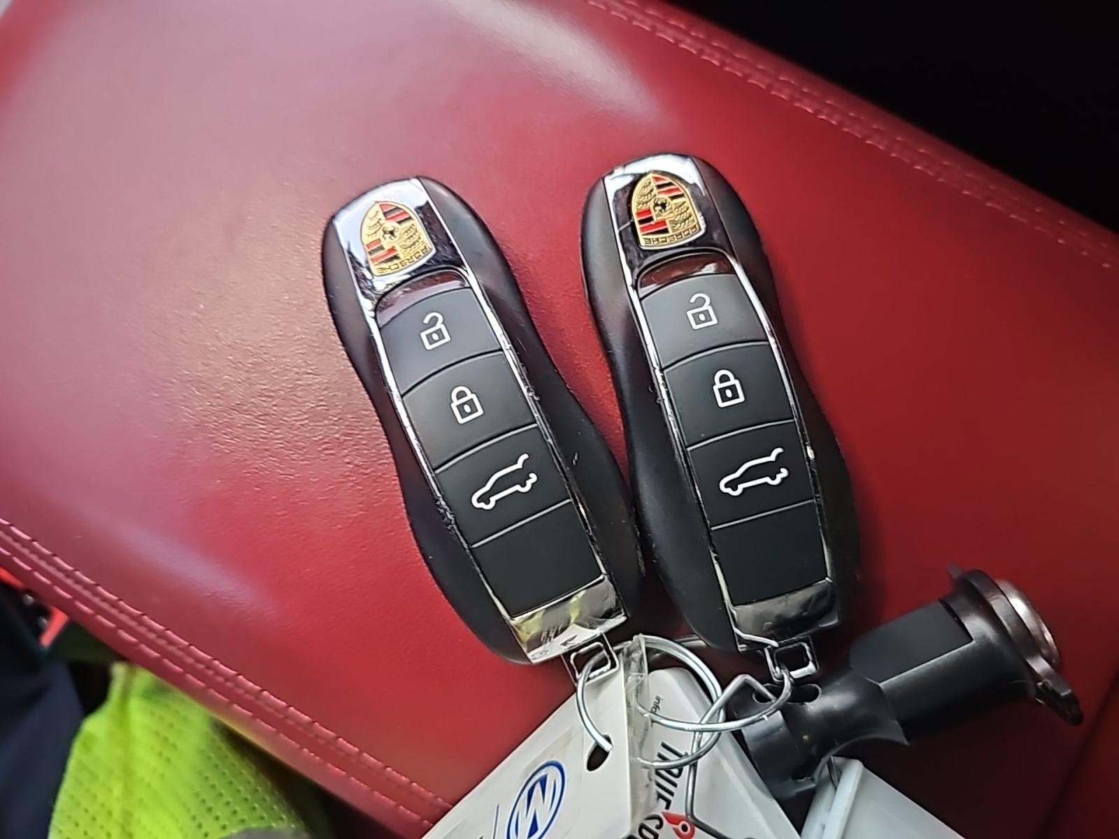 2024 Porsche Macan Base AWD