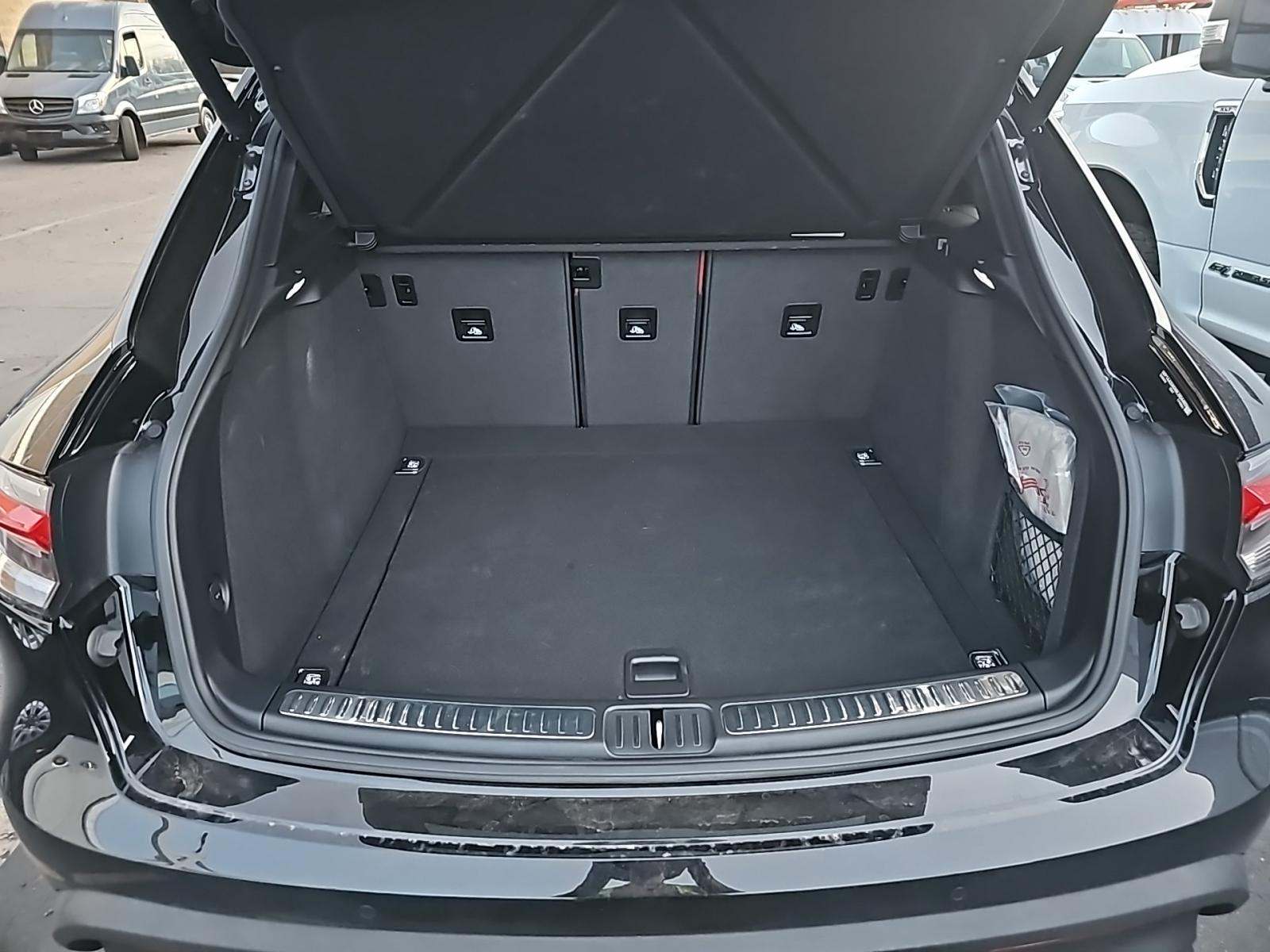 2024 Porsche Macan Base AWD