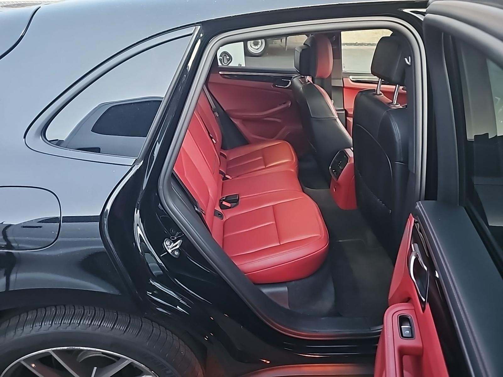 2024 Porsche Macan Base AWD