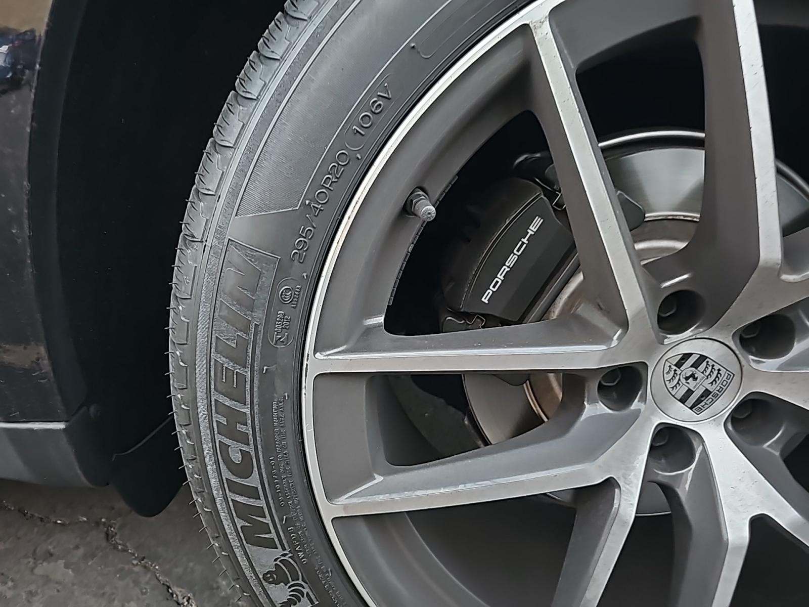 2024 Porsche Macan Base AWD