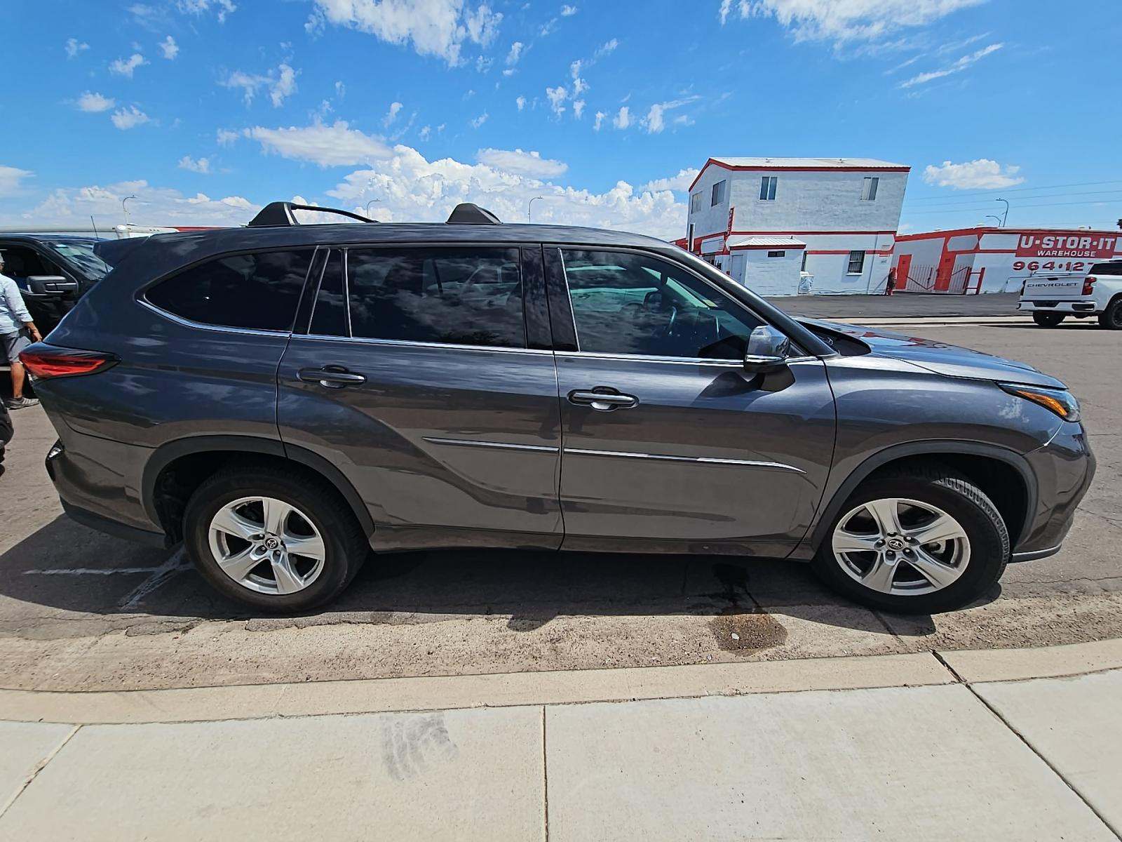 2022 Toyota Highlander LE FWD