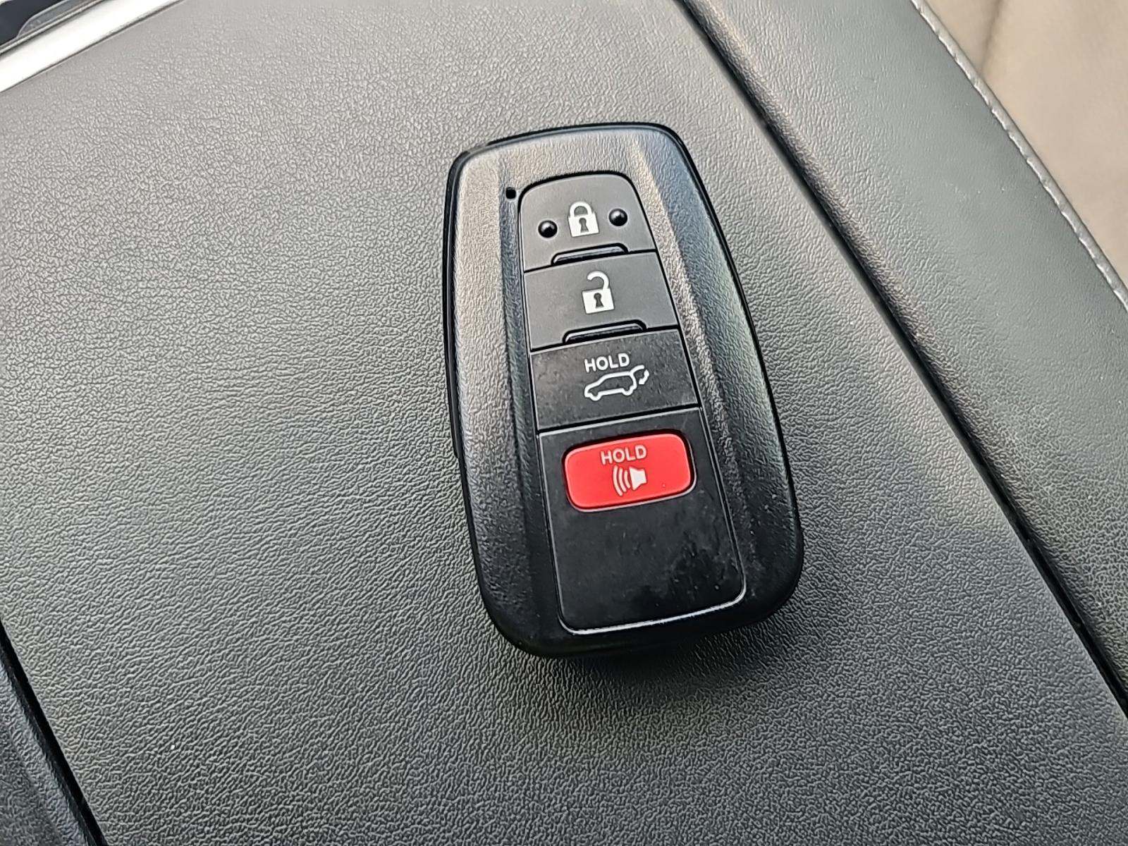 2022 Toyota Highlander LE FWD