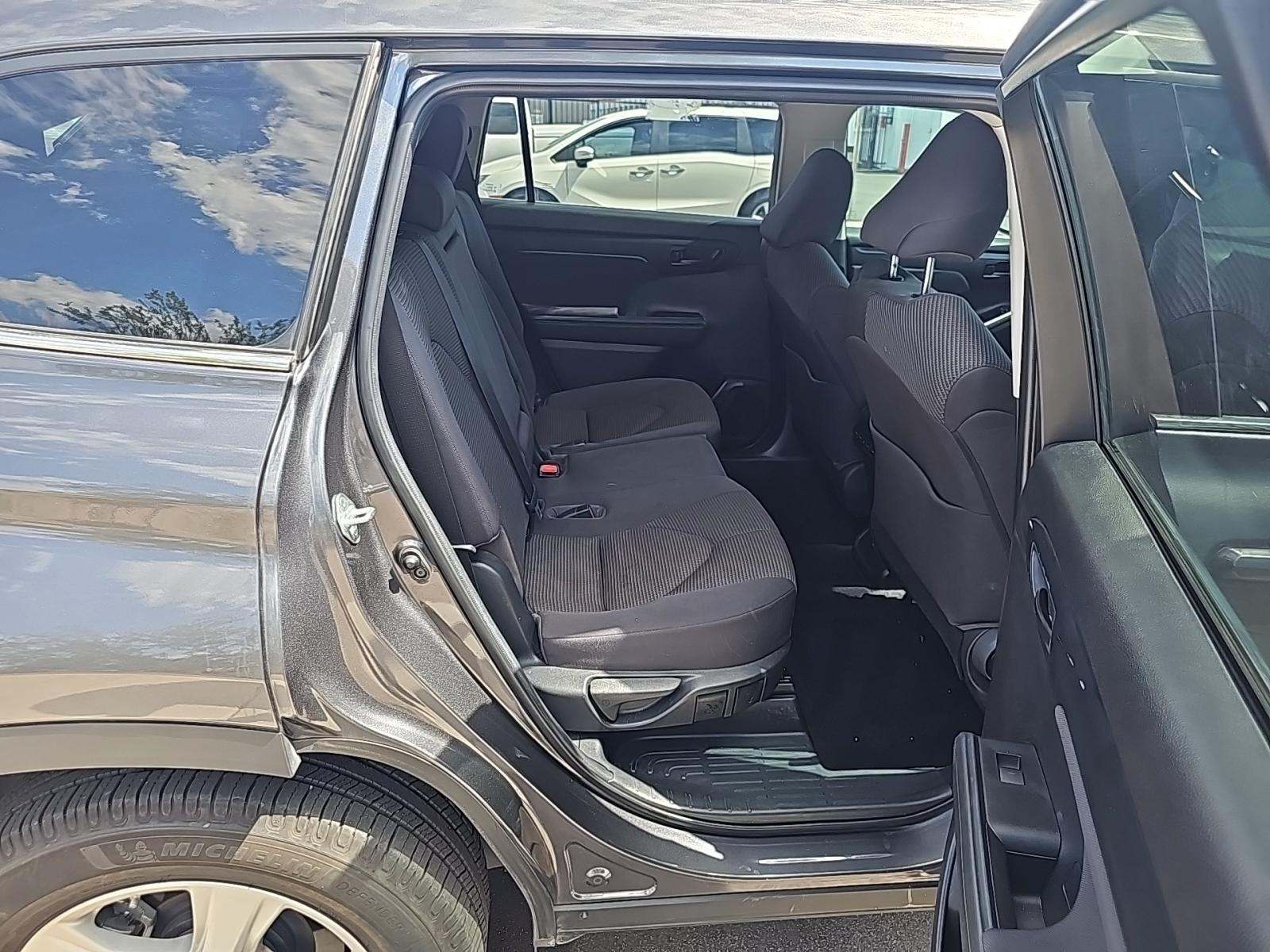 2022 Toyota Highlander LE FWD