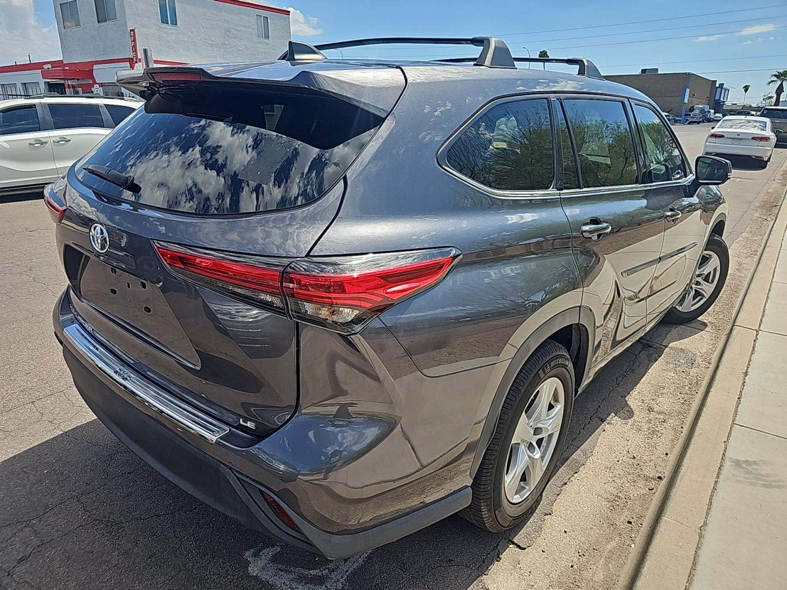 2022 Toyota Highlander LE FWD