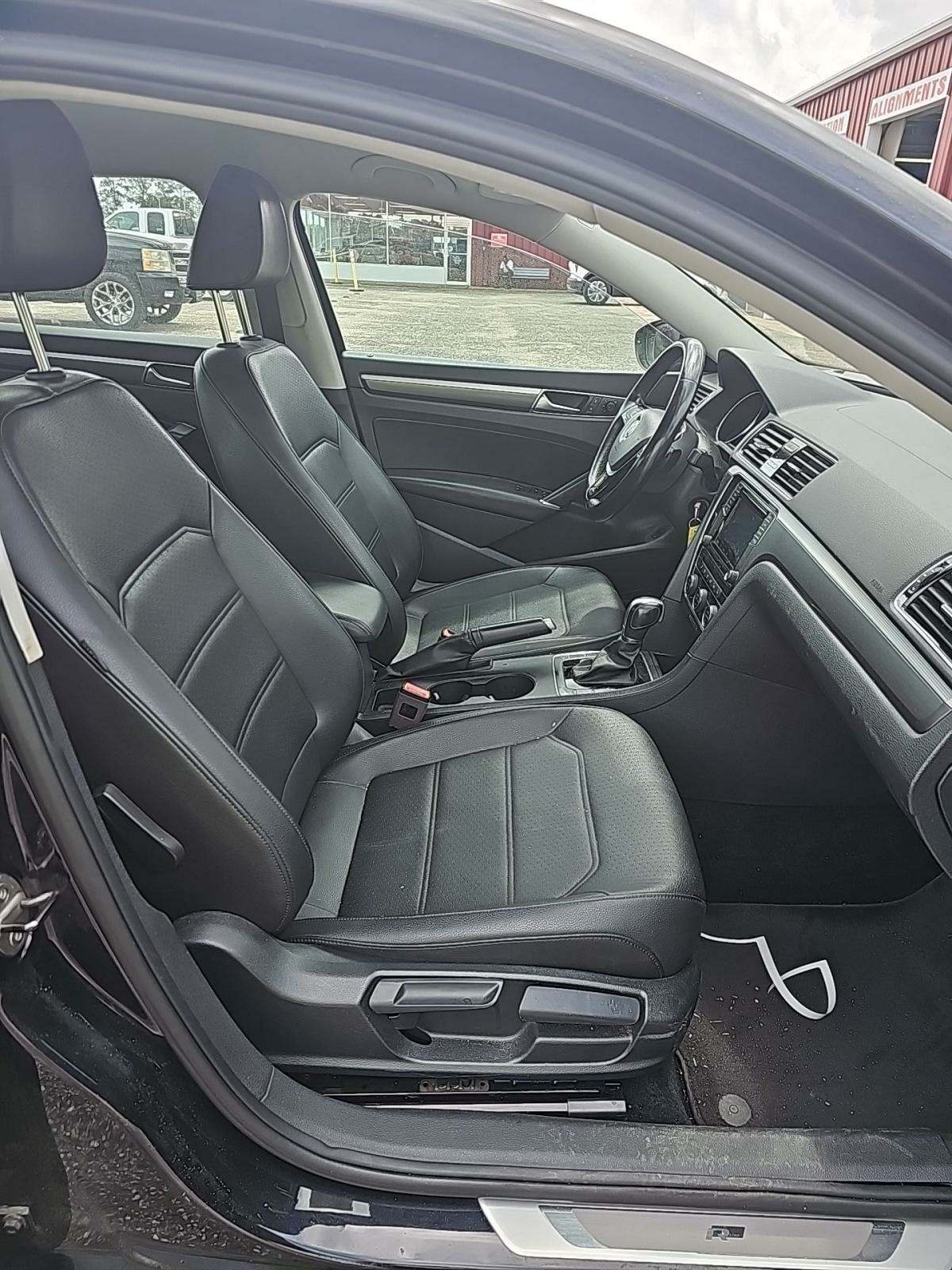 2018 Volkswagen Passat 2.0T R-Line FWD