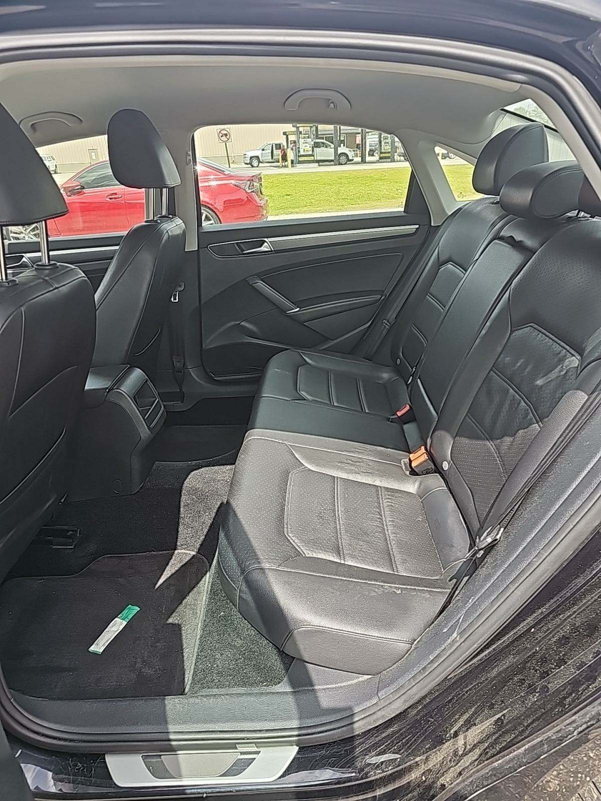 2018 Volkswagen Passat 2.0T R-Line FWD