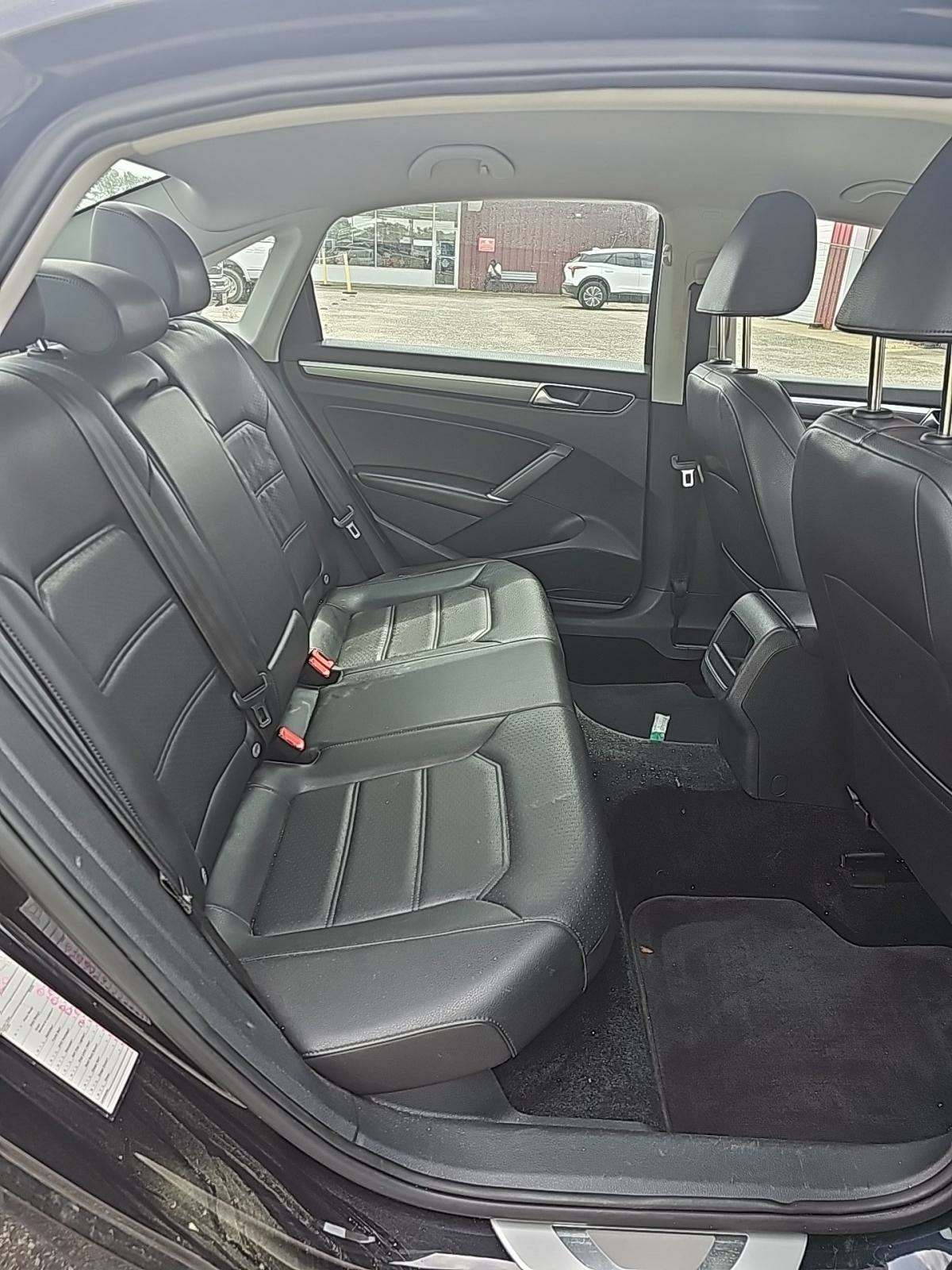 2018 Volkswagen Passat 2.0T R-Line FWD