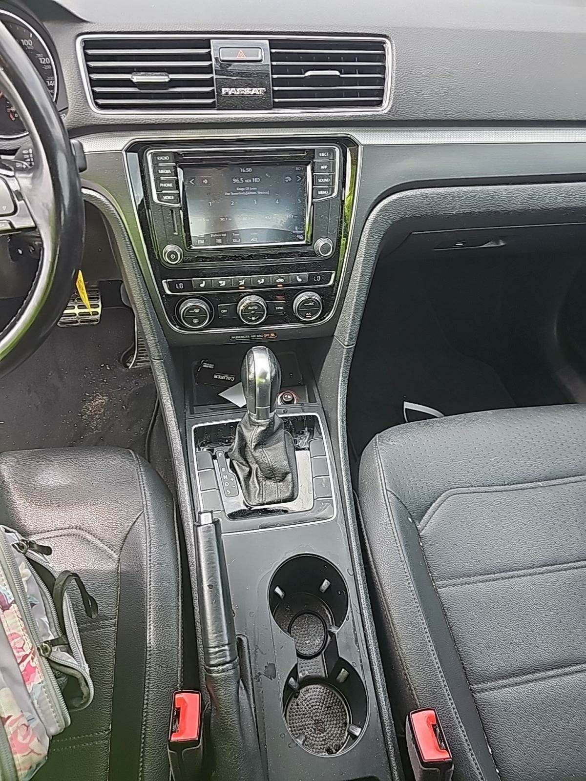 2018 Volkswagen Passat 2.0T R-Line FWD