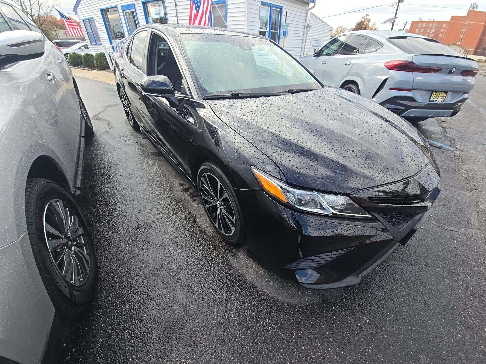 2018 Toyota Camry SE FWD