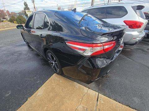 2018 Toyota Camry SE FWD