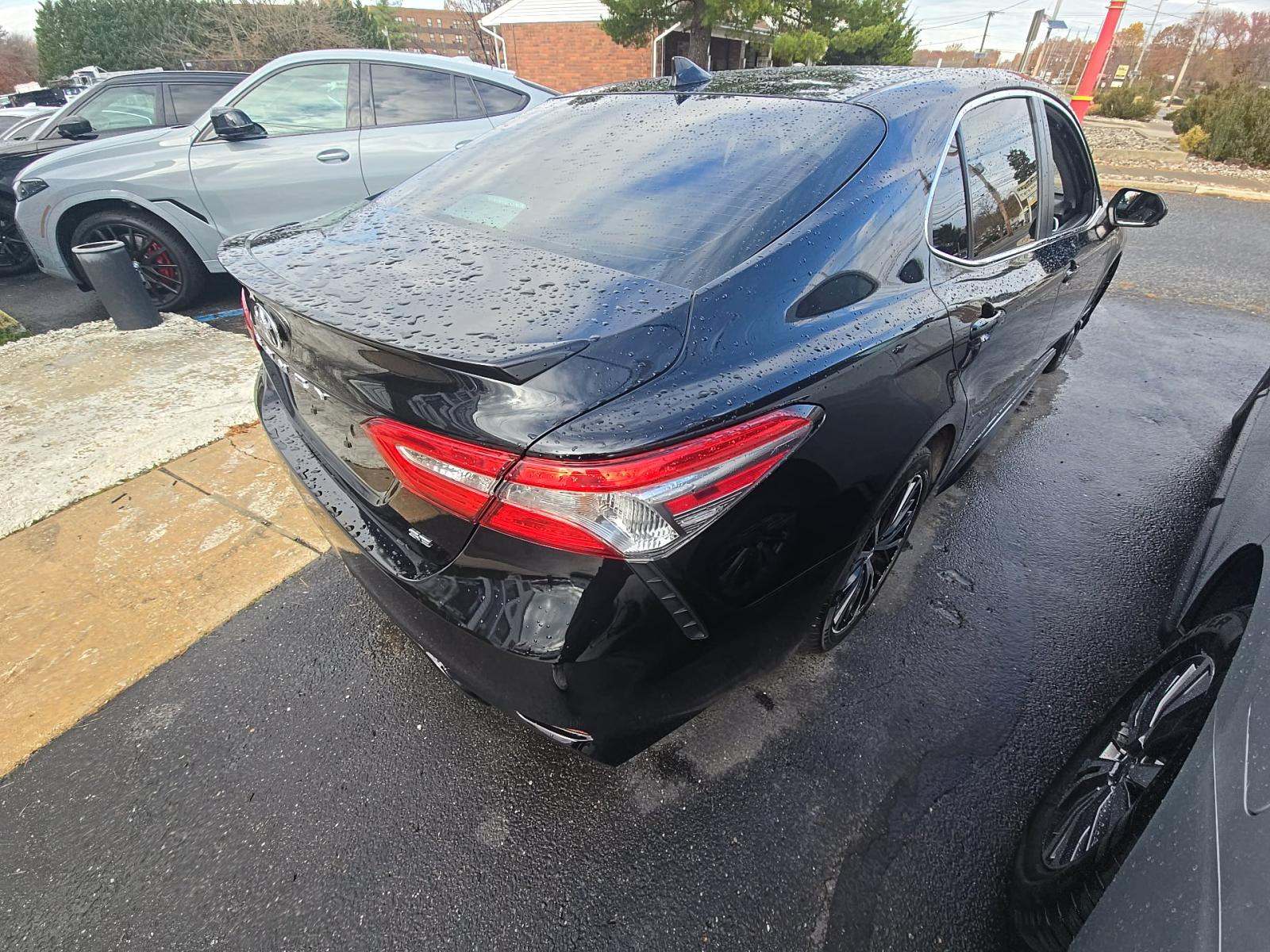 2018 Toyota Camry SE FWD