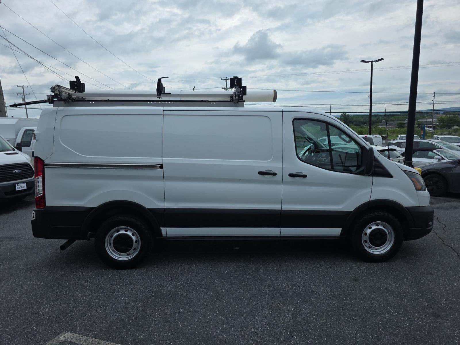 FORD TRANSIT 150 - 4
