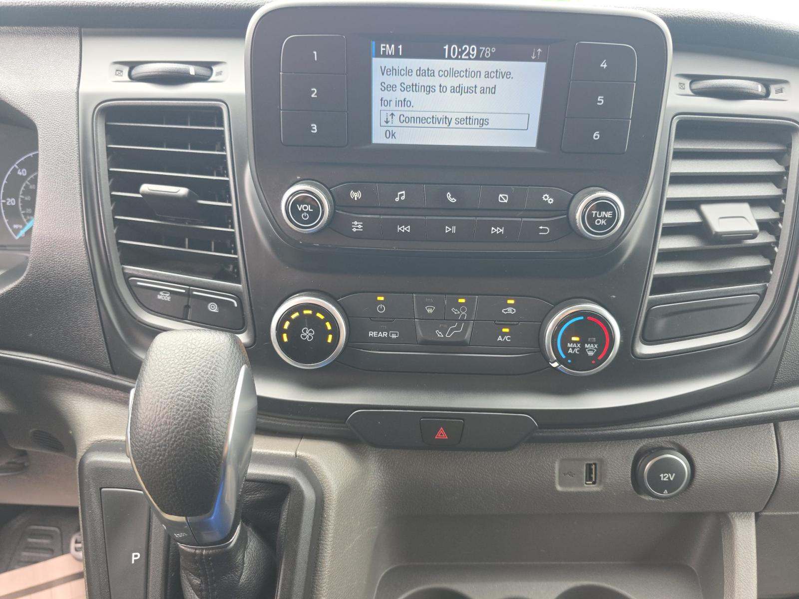 FORD TRANSIT 150 - 10
