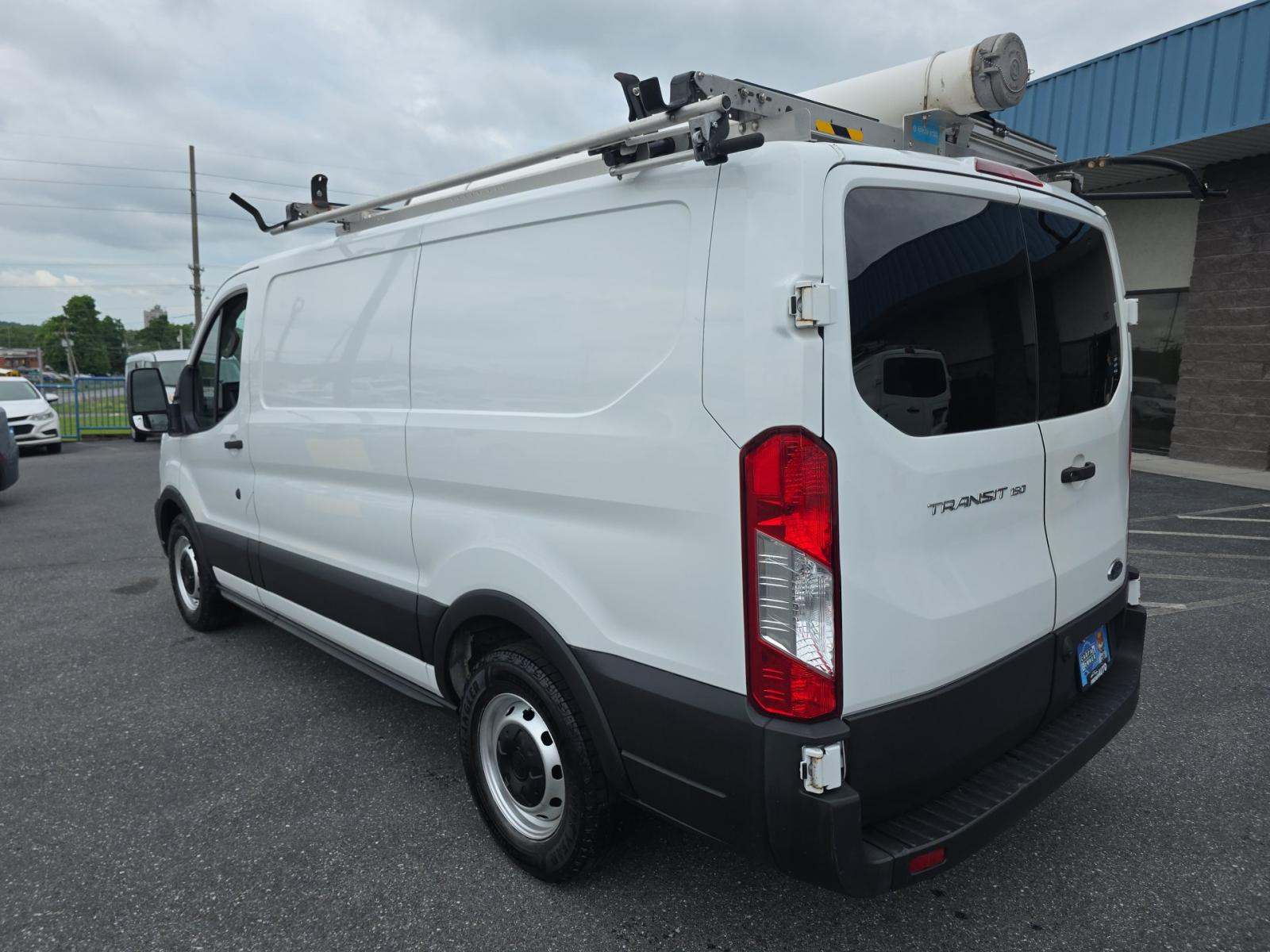 FORD TRANSIT 150 - 2