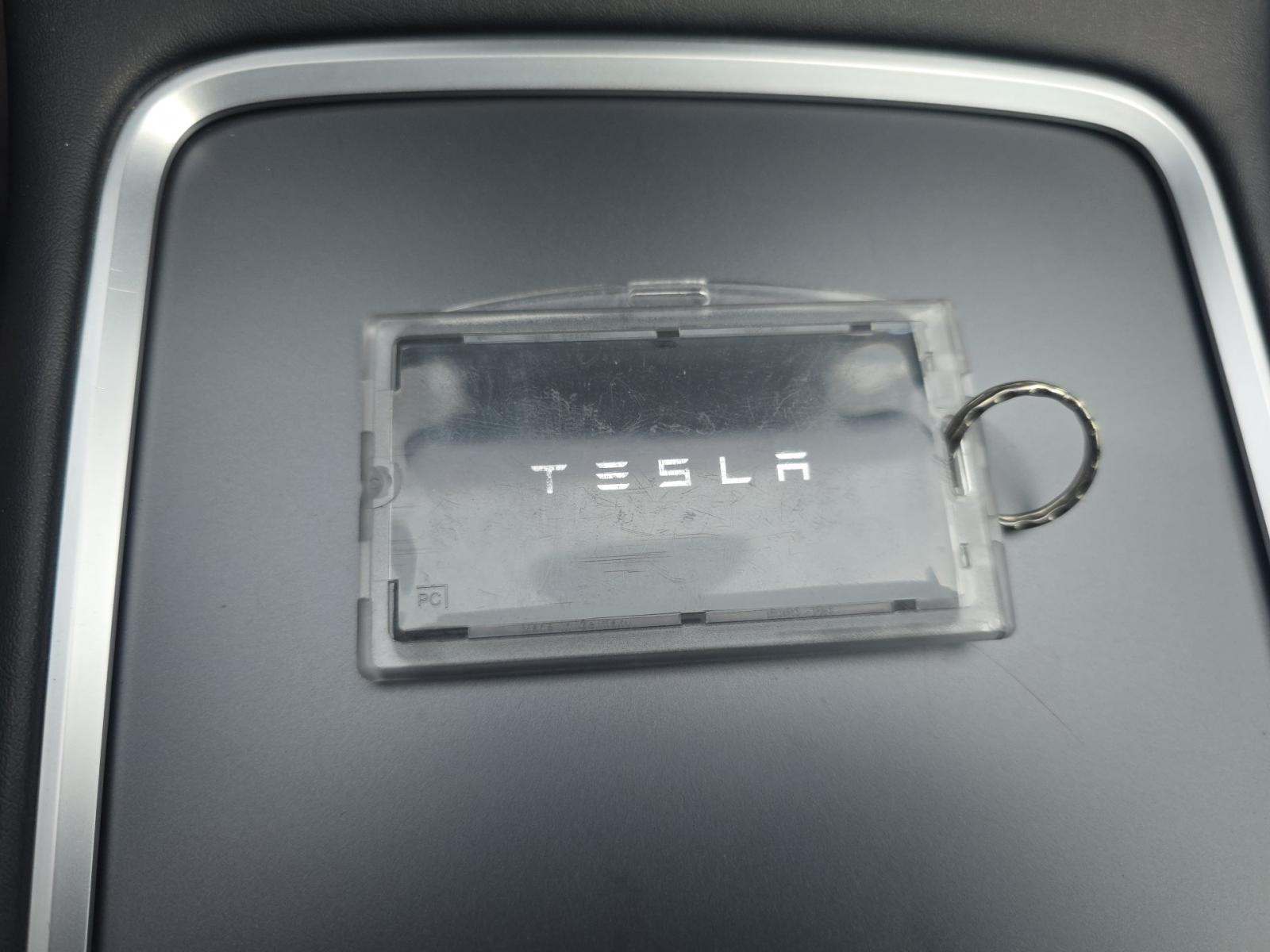 TESLA MODEL Y - 8