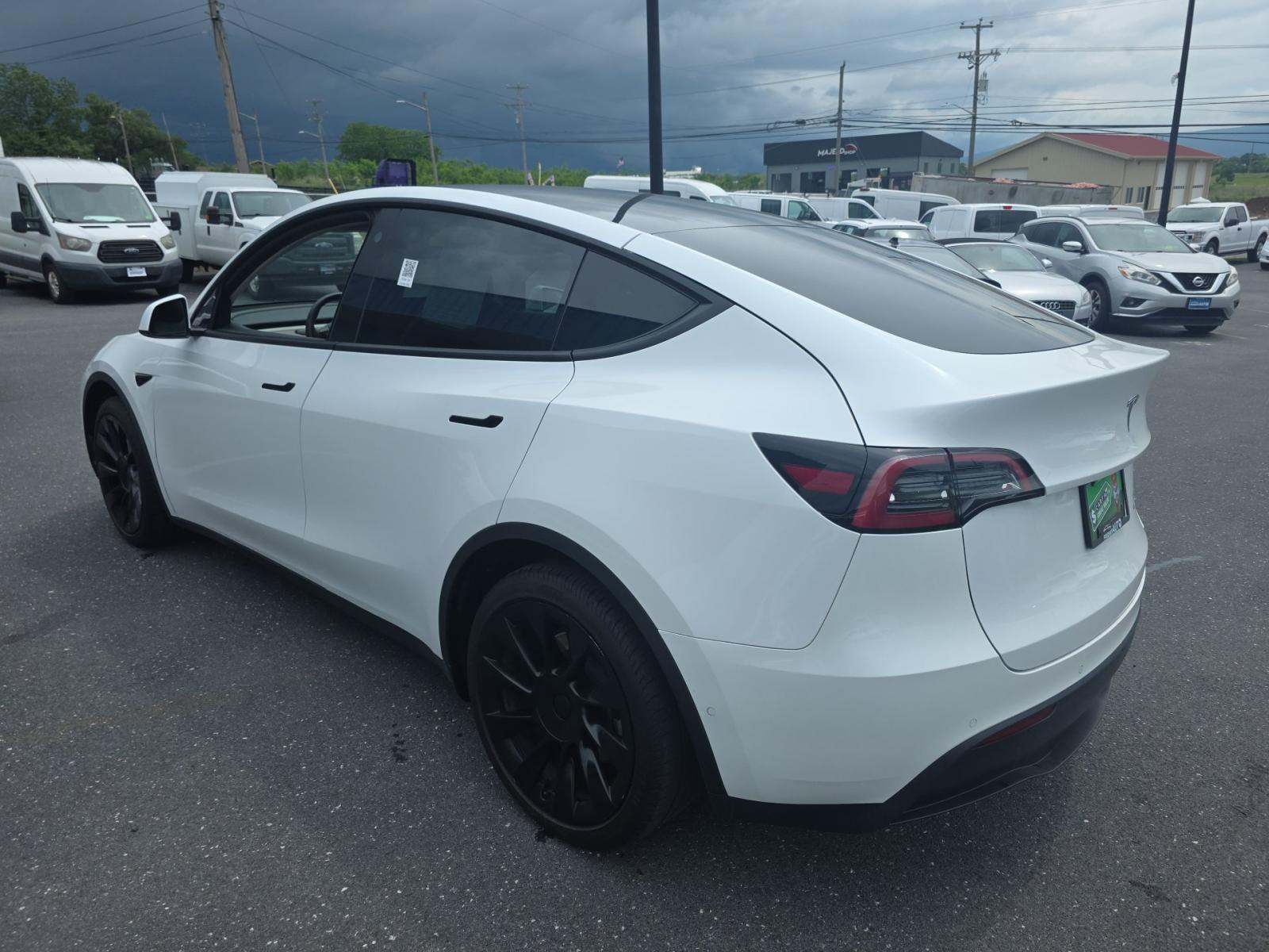 TESLA MODEL Y - 2