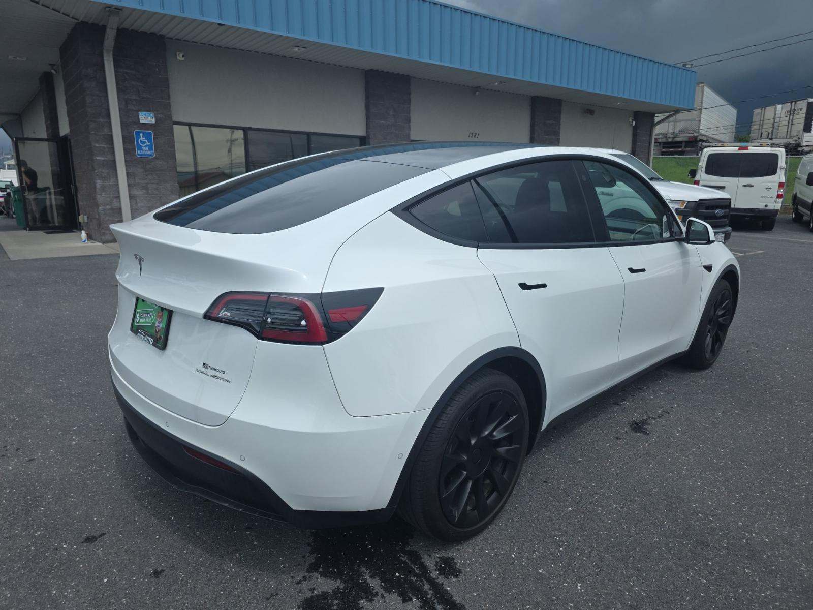 TESLA MODEL Y - 3