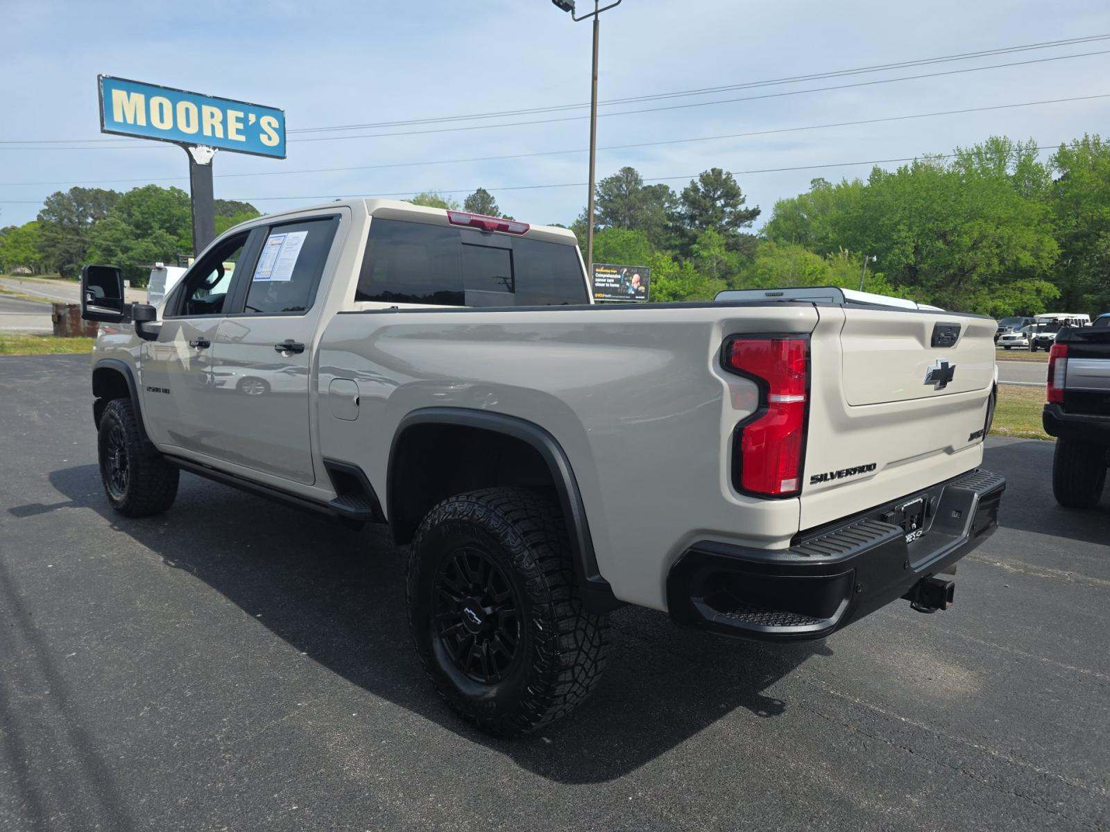 CHEVROLET SILVERADO - 2