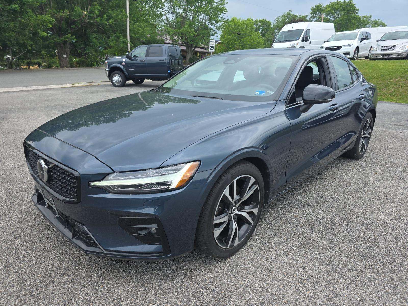 2023 Volvo S60 B5 Core Dark Theme AWD