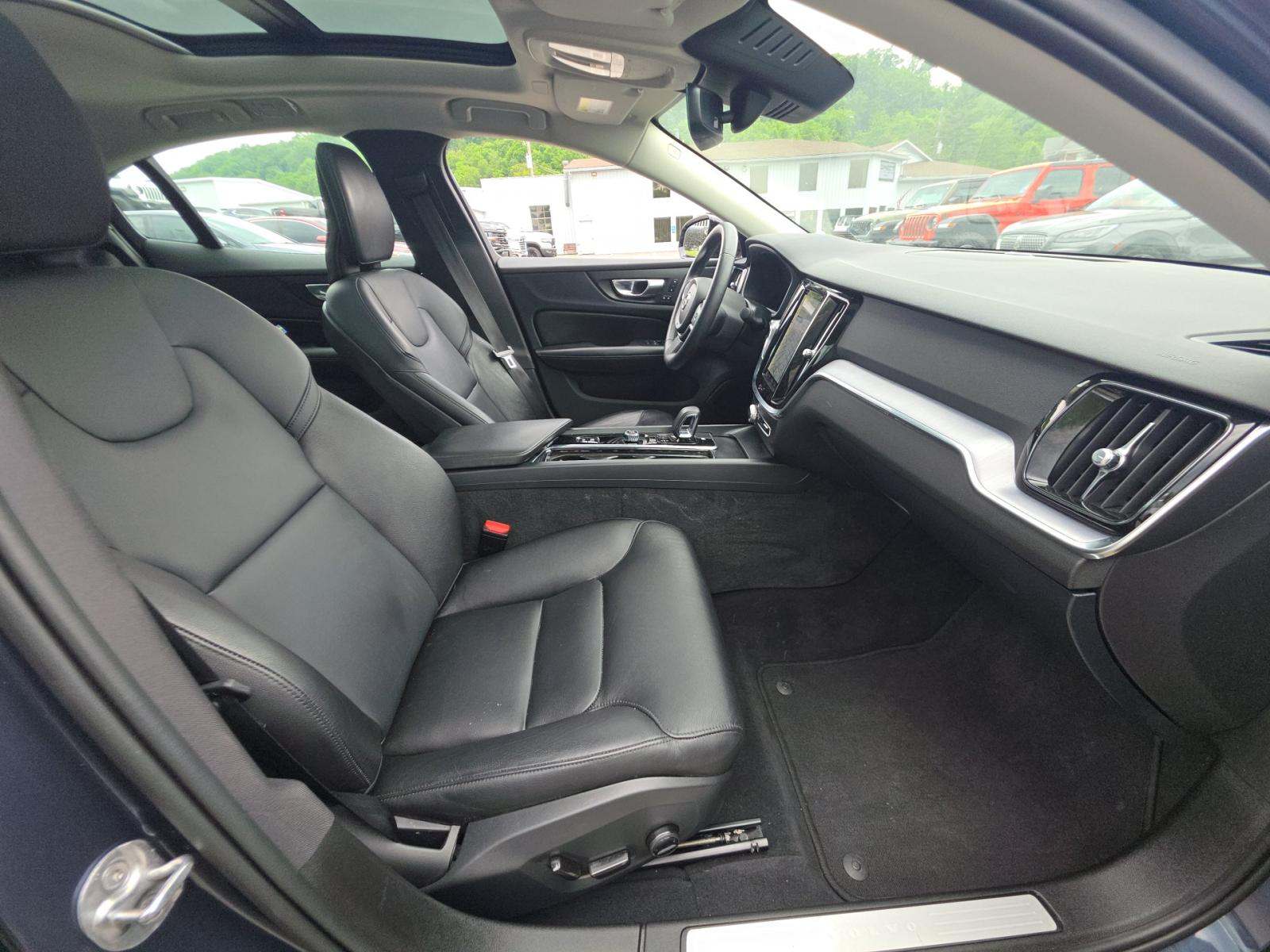 2023 Volvo S60 B5 Core Dark Theme AWD