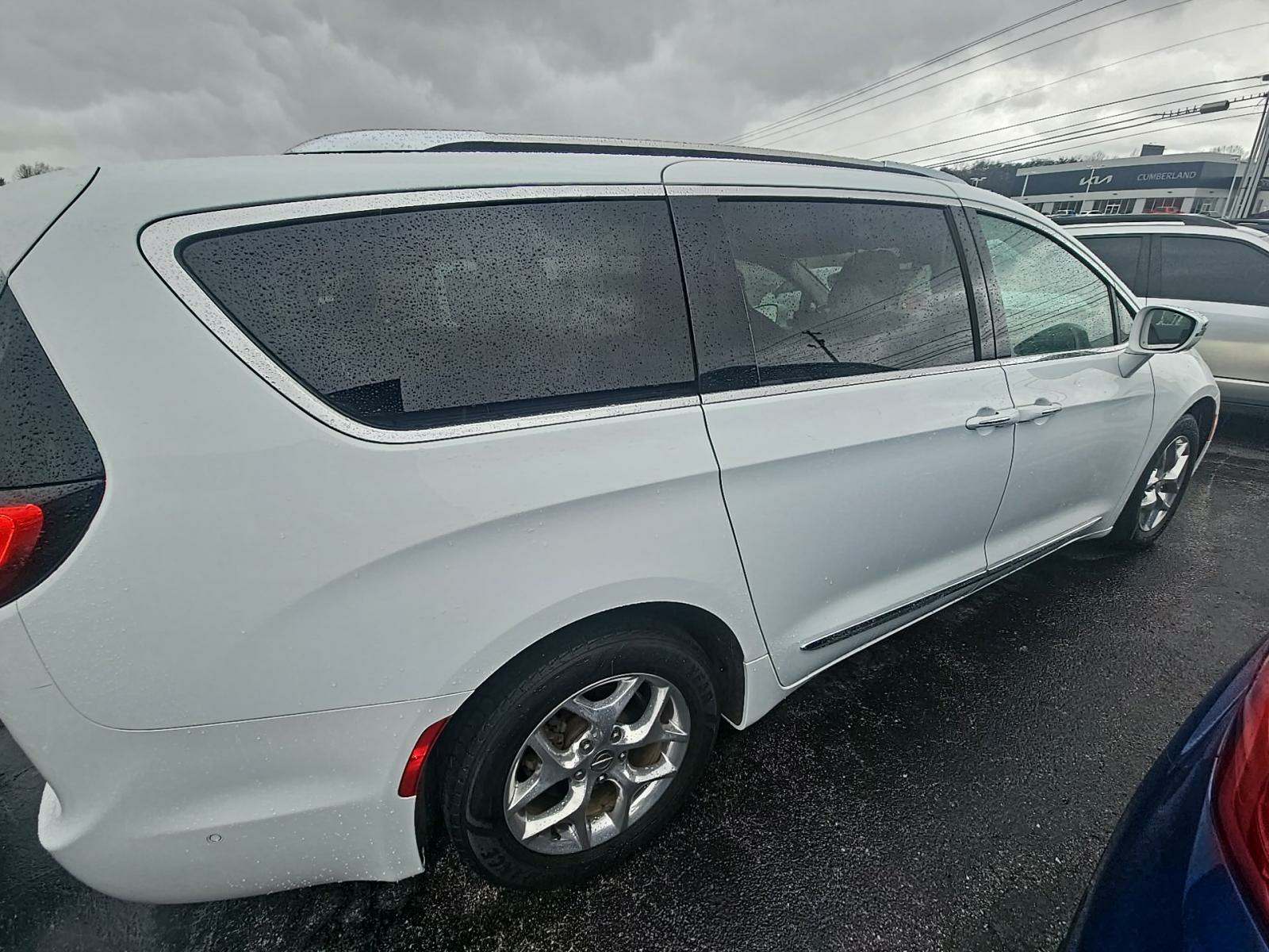 2019 Chrysler Pacifica Limited FWD