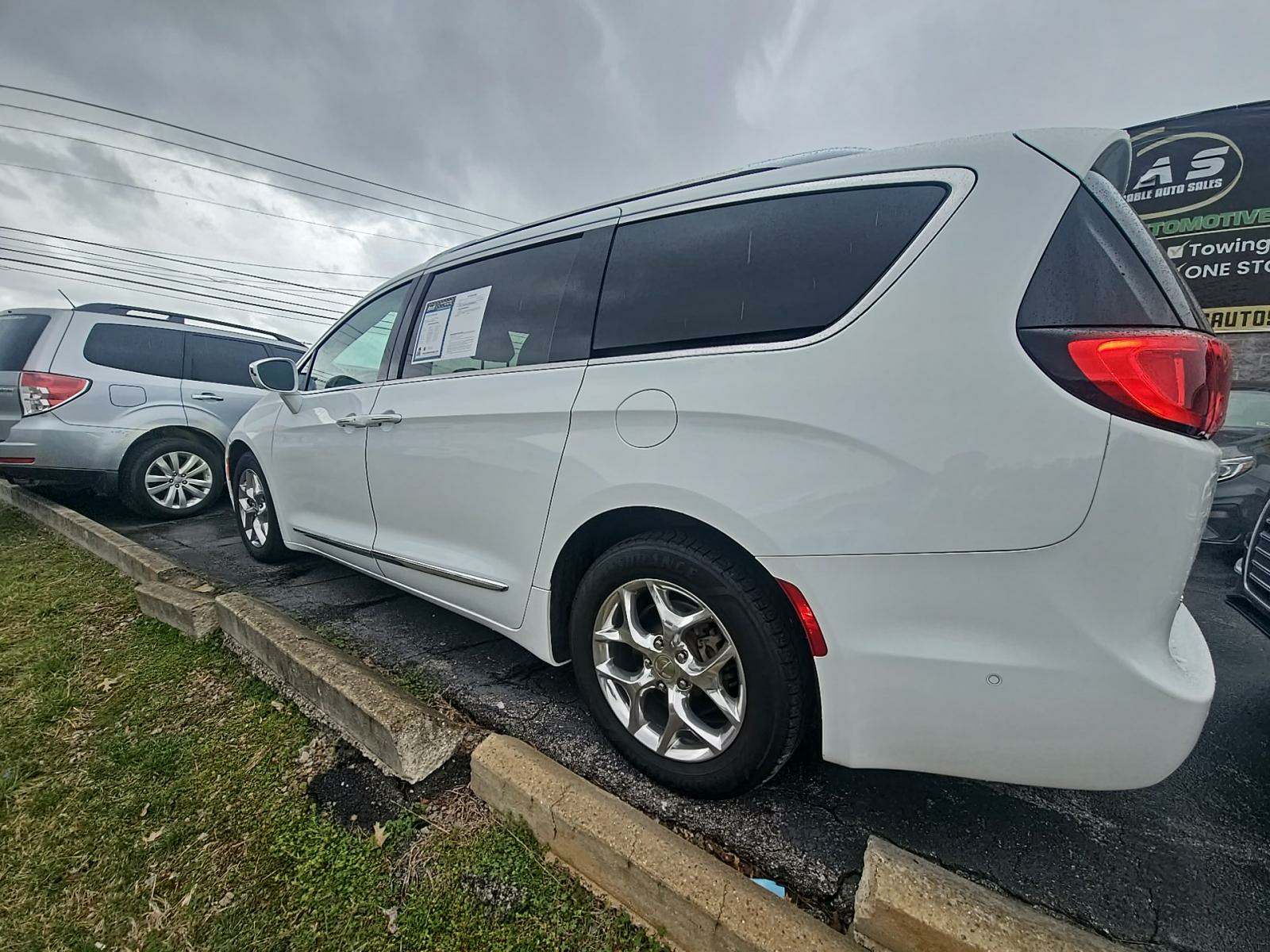 2019 Chrysler Pacifica Limited FWD