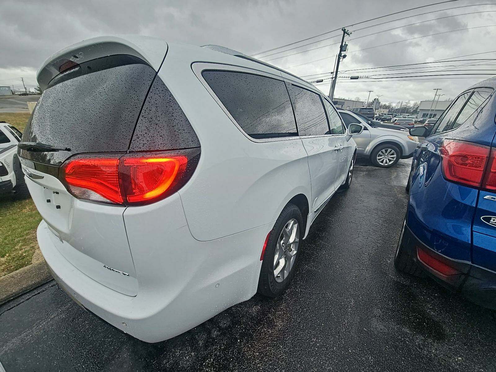 2019 Chrysler Pacifica Limited FWD