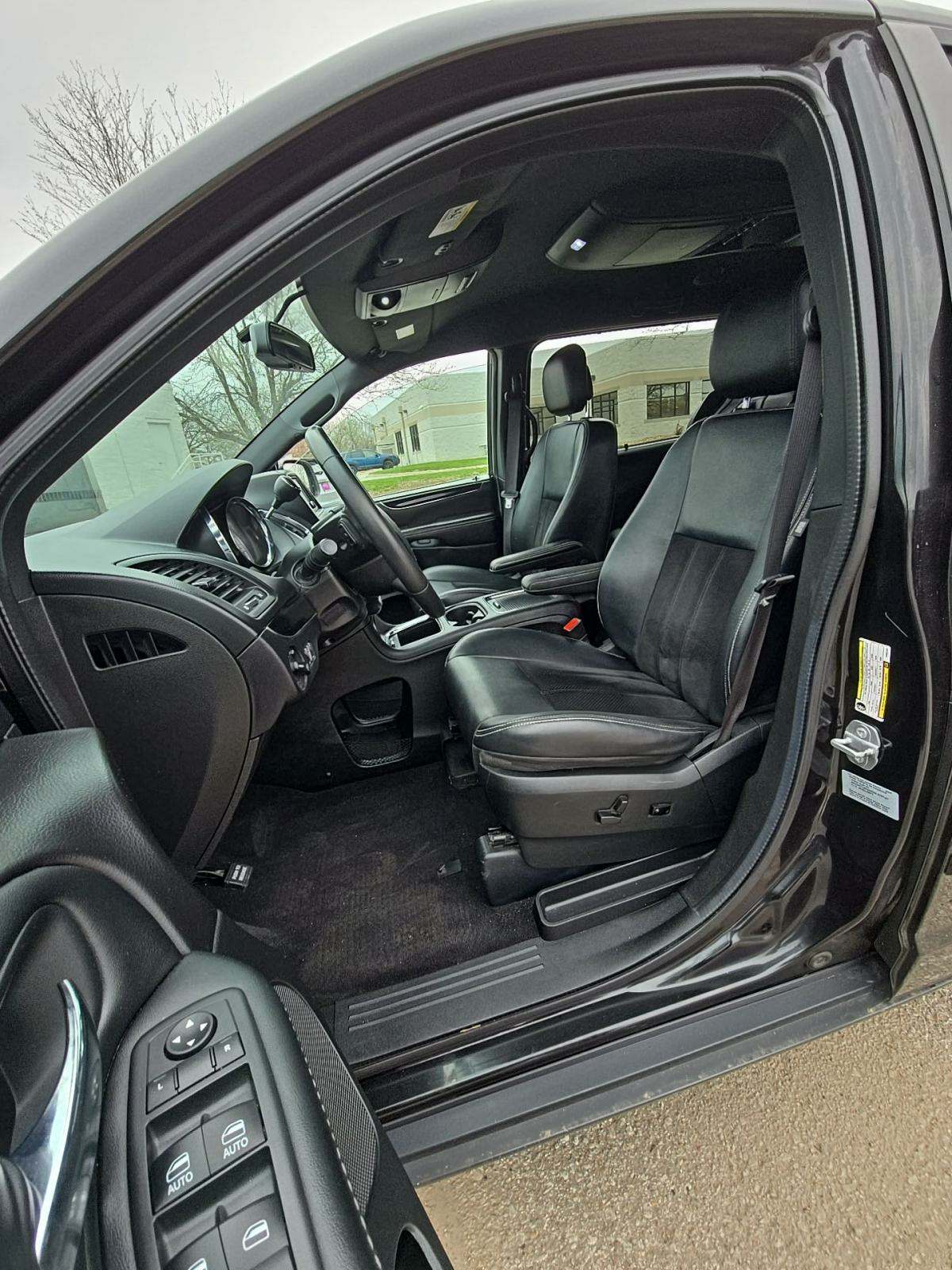 2017 Dodge Grand Caravan SXT FWD