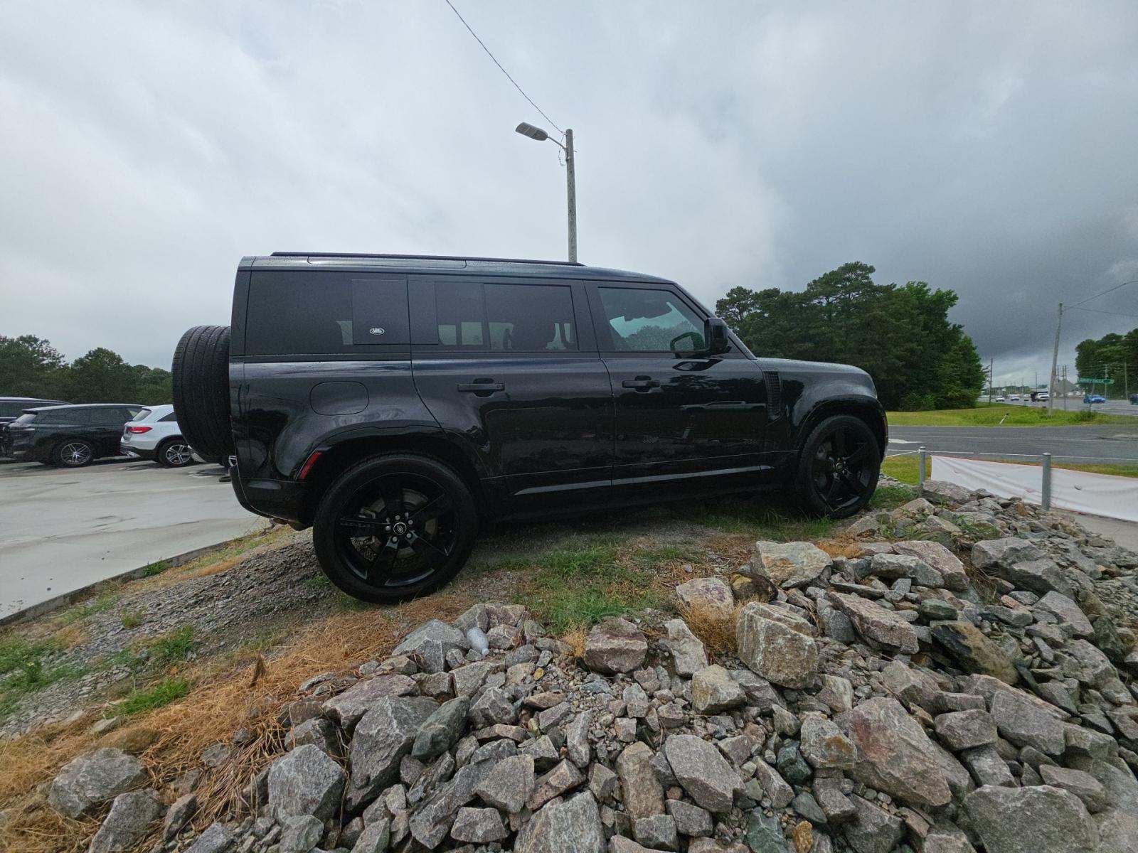 2023 Land Rover Defender 110 X-Dynamic SE AWD