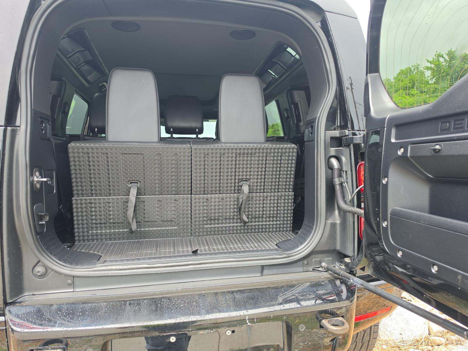 2023 Land Rover Defender 110 X-Dynamic SE AWD