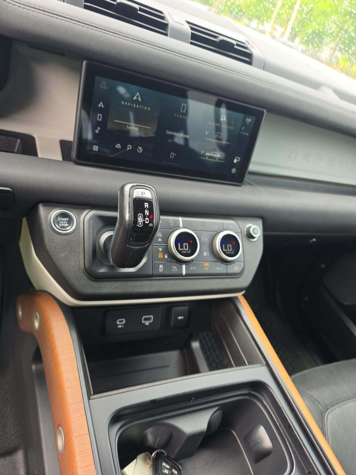 2023 Land Rover Defender 110 X-Dynamic SE AWD