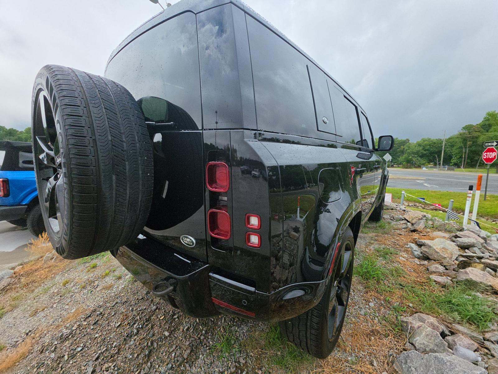 2023 Land Rover Defender 110 X-Dynamic SE AWD