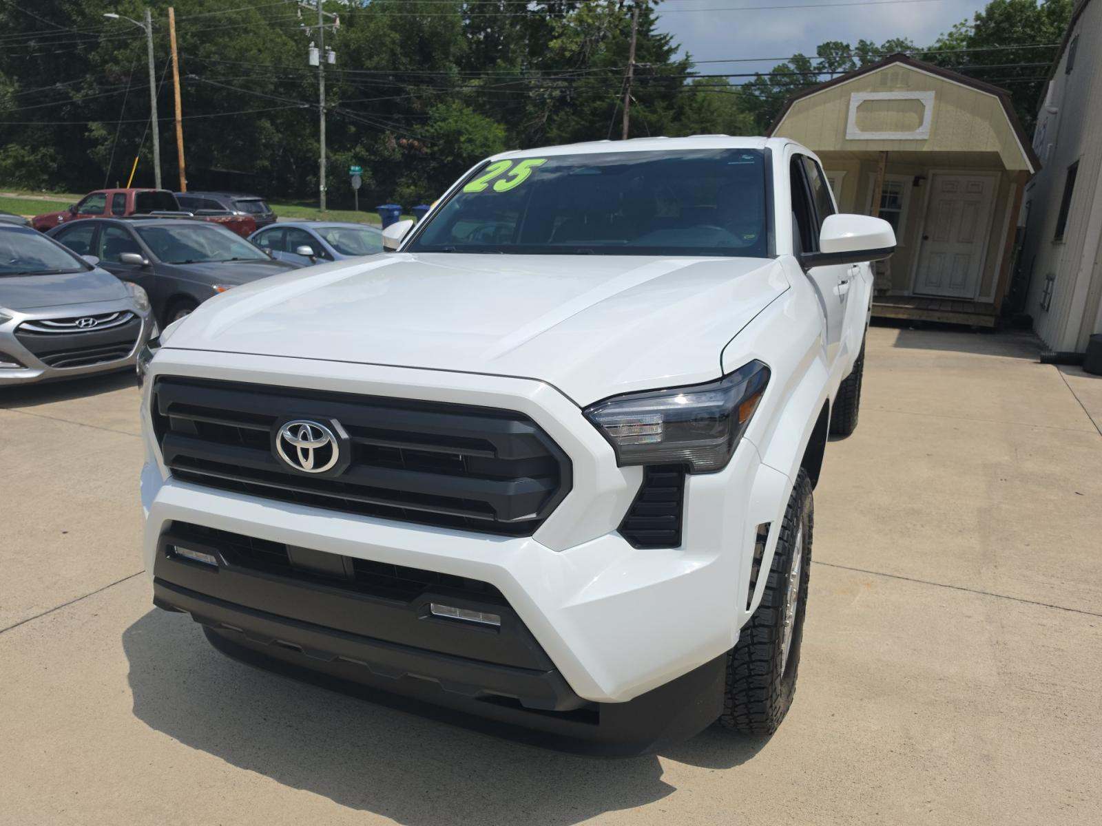 2025 Toyota Tacoma SR5 AWD
