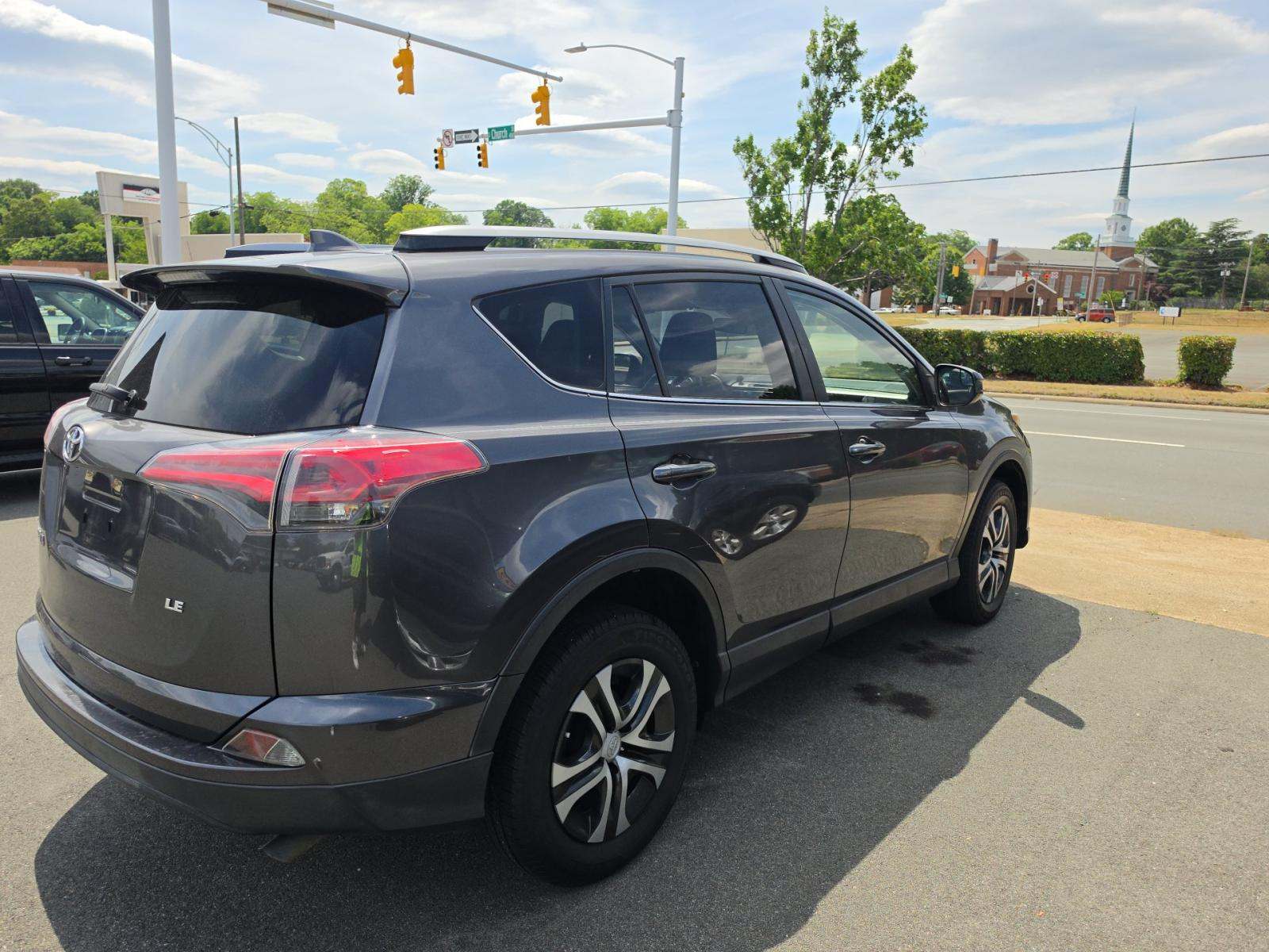 2017 Toyota RAV4 LE FWD