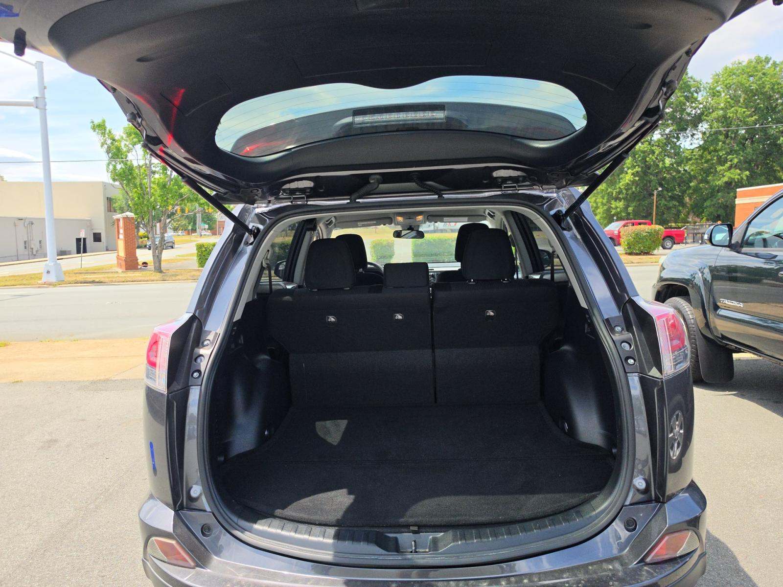 2017 Toyota RAV4 LE FWD