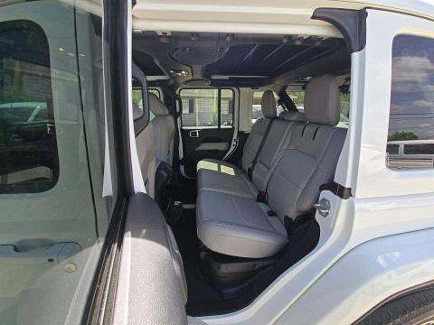 JEEP 4XE SAHARA HIGH ALTITUDE - 9