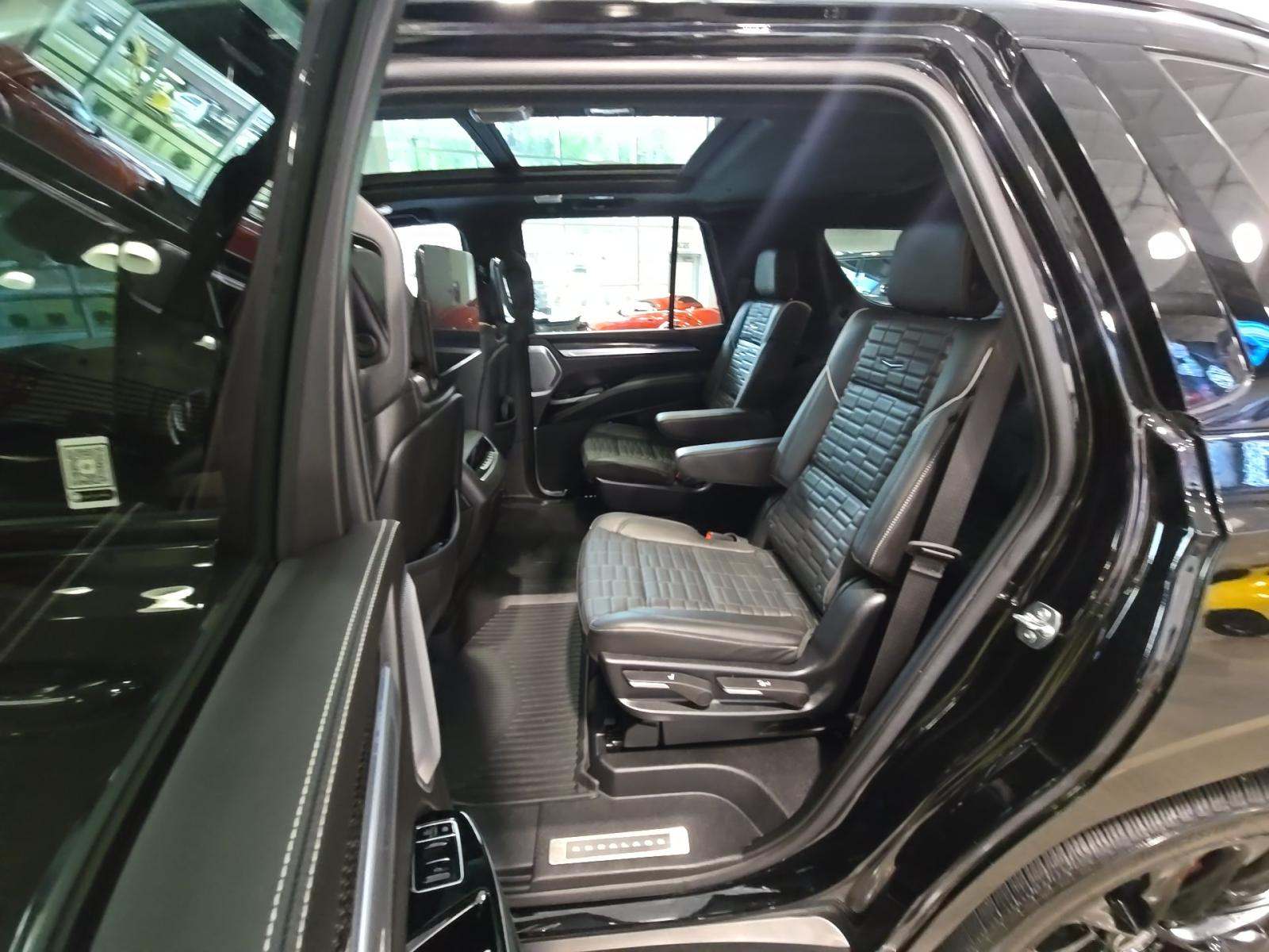 2025 Cadillac Escalade V-Series AWD