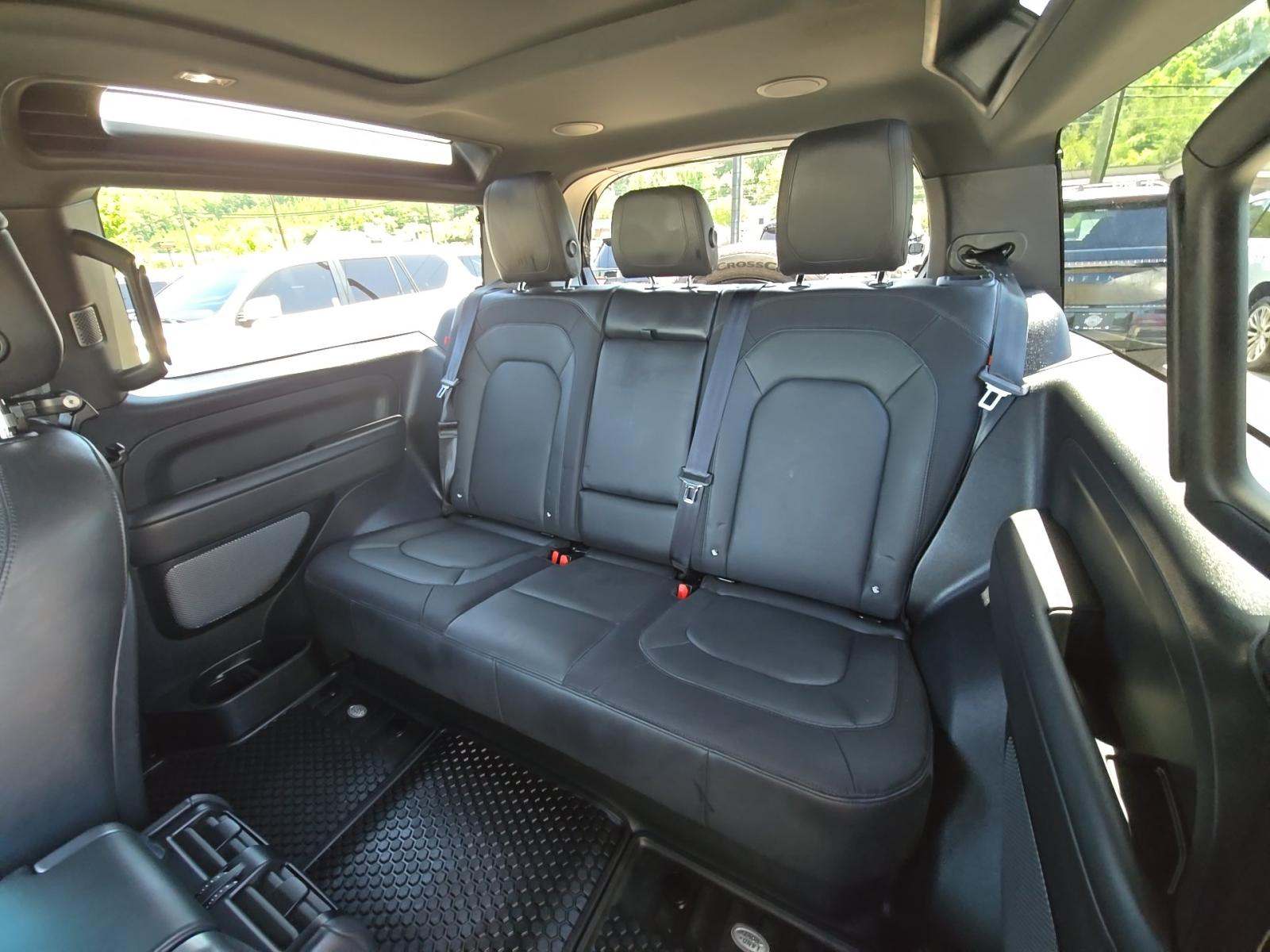 2023 Land Rover Defender 90 X-Dynamic SE AWD