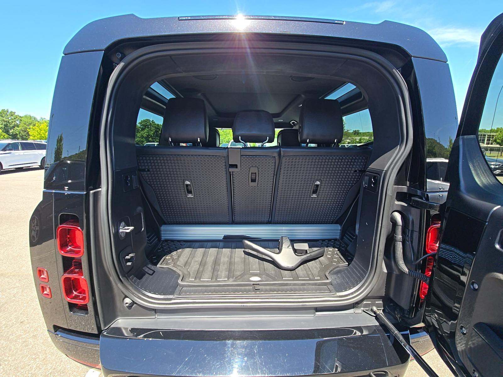 2023 Land Rover Defender 90 X-Dynamic SE AWD