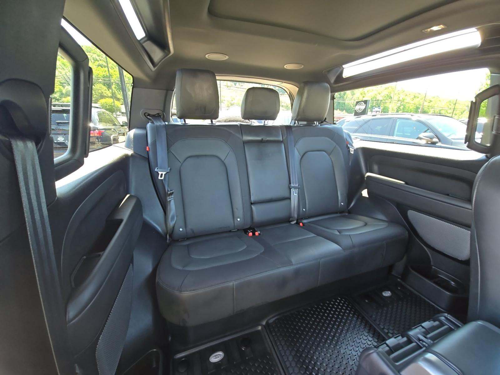 2023 Land Rover Defender 90 X-Dynamic SE AWD