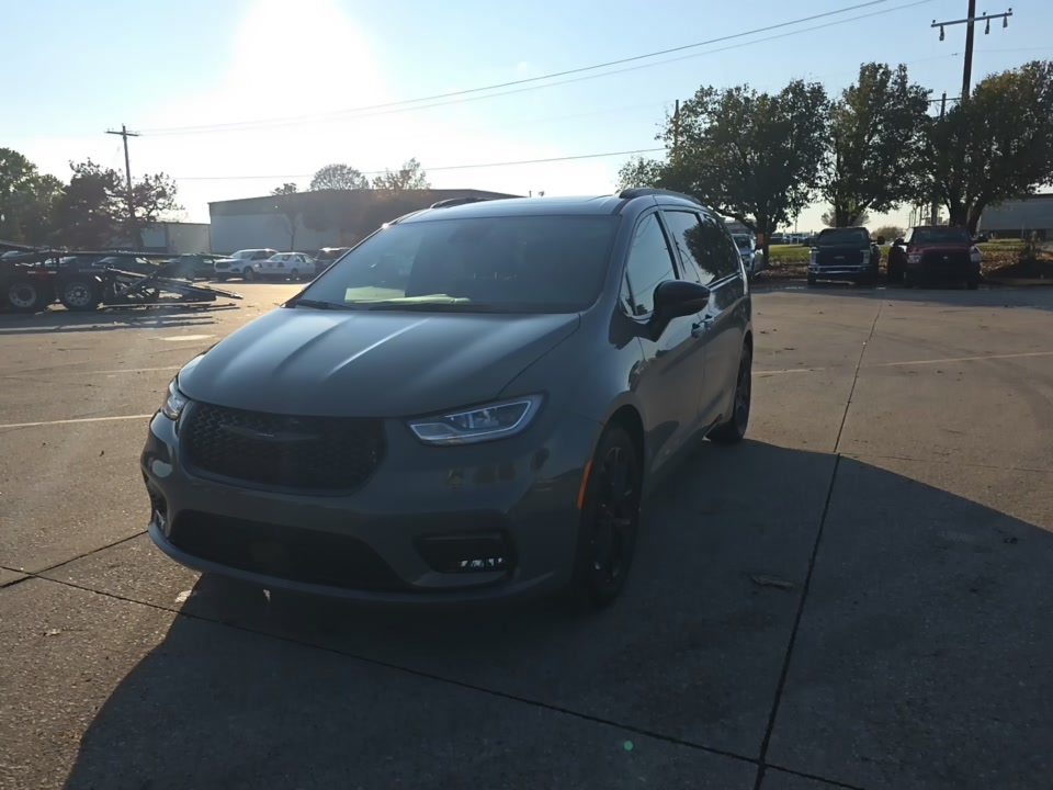 2025 Chrysler Pacifica Limited FWD