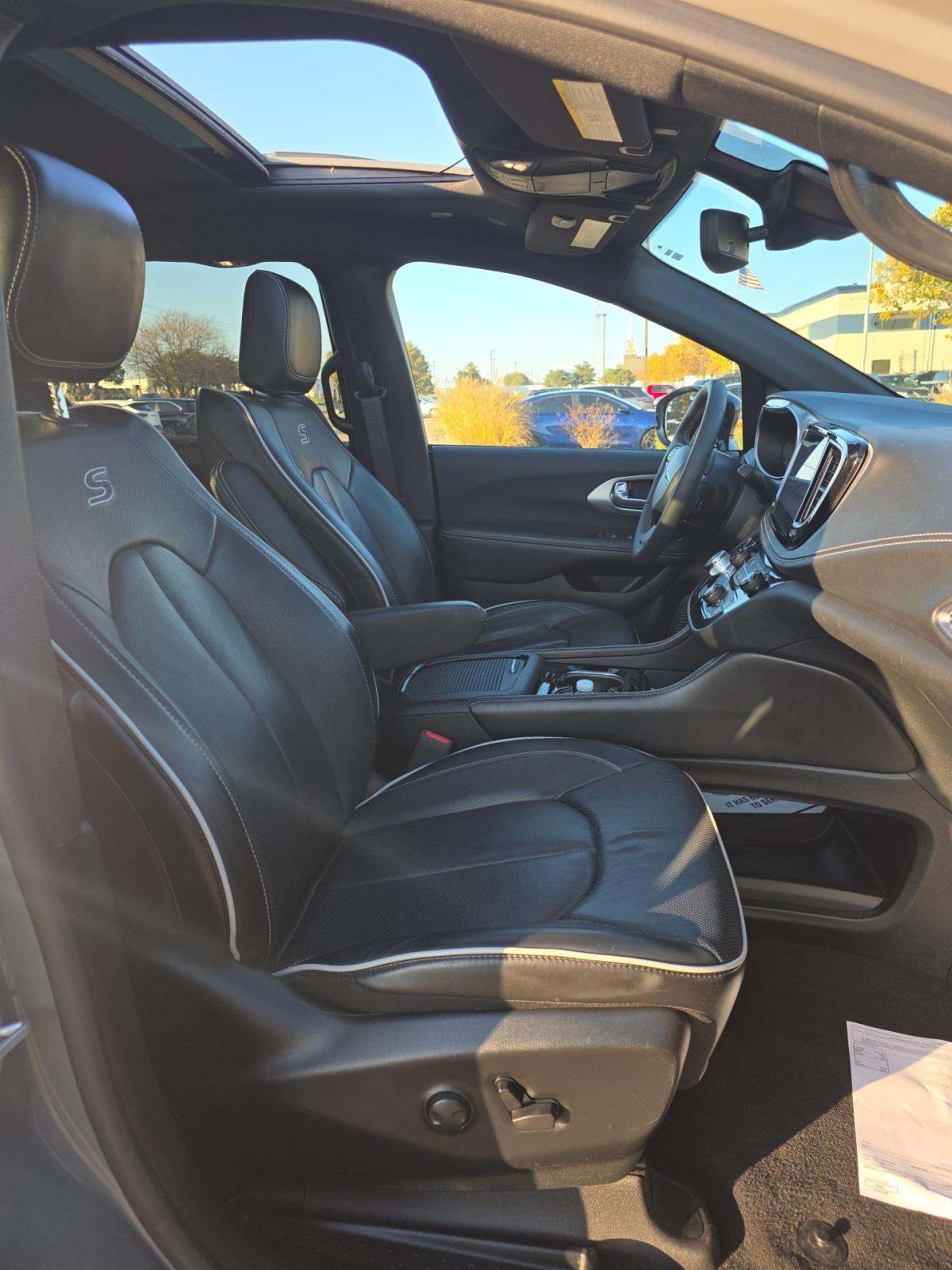 2025 Chrysler Pacifica Limited FWD