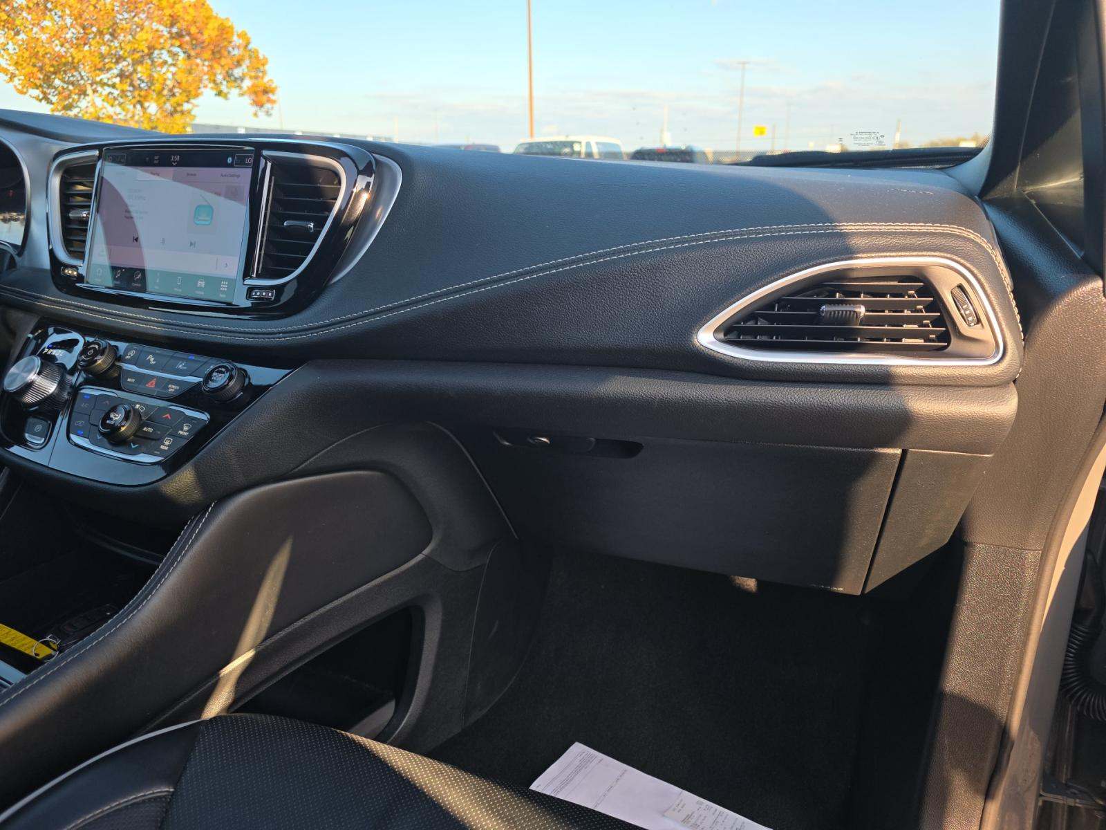 2025 Chrysler Pacifica Limited FWD