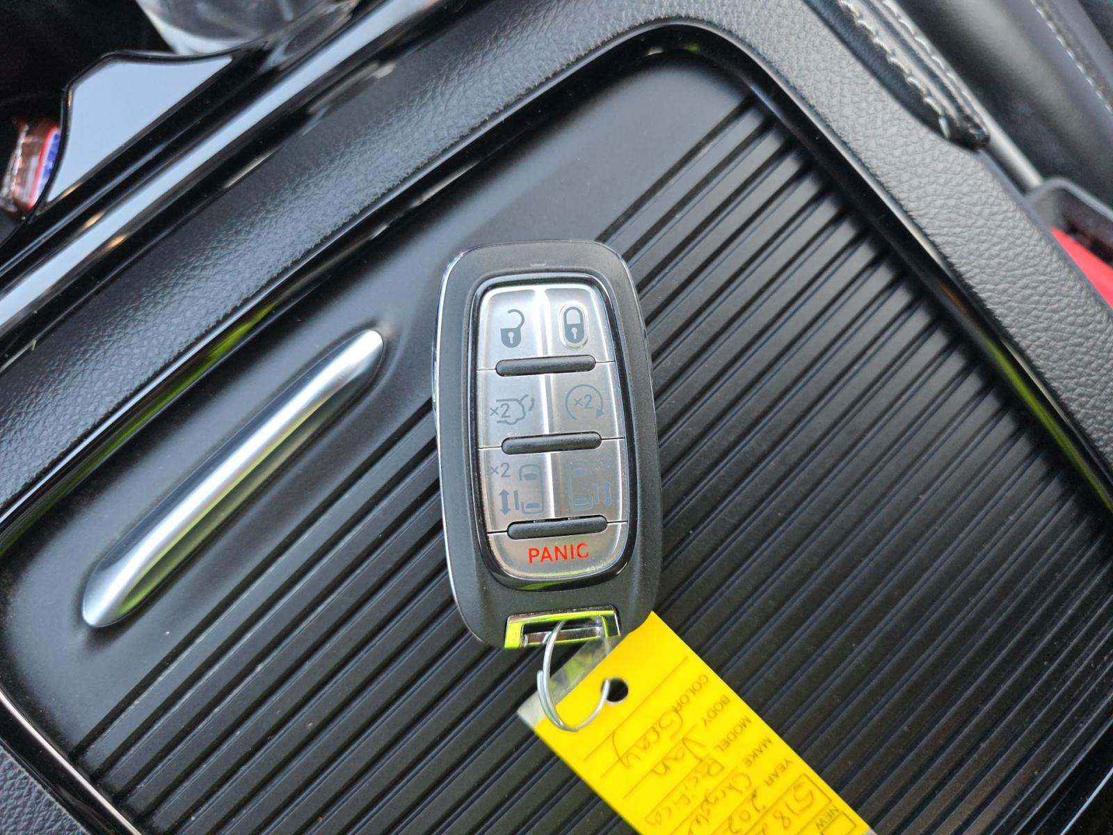 2025 Chrysler Pacifica Limited FWD